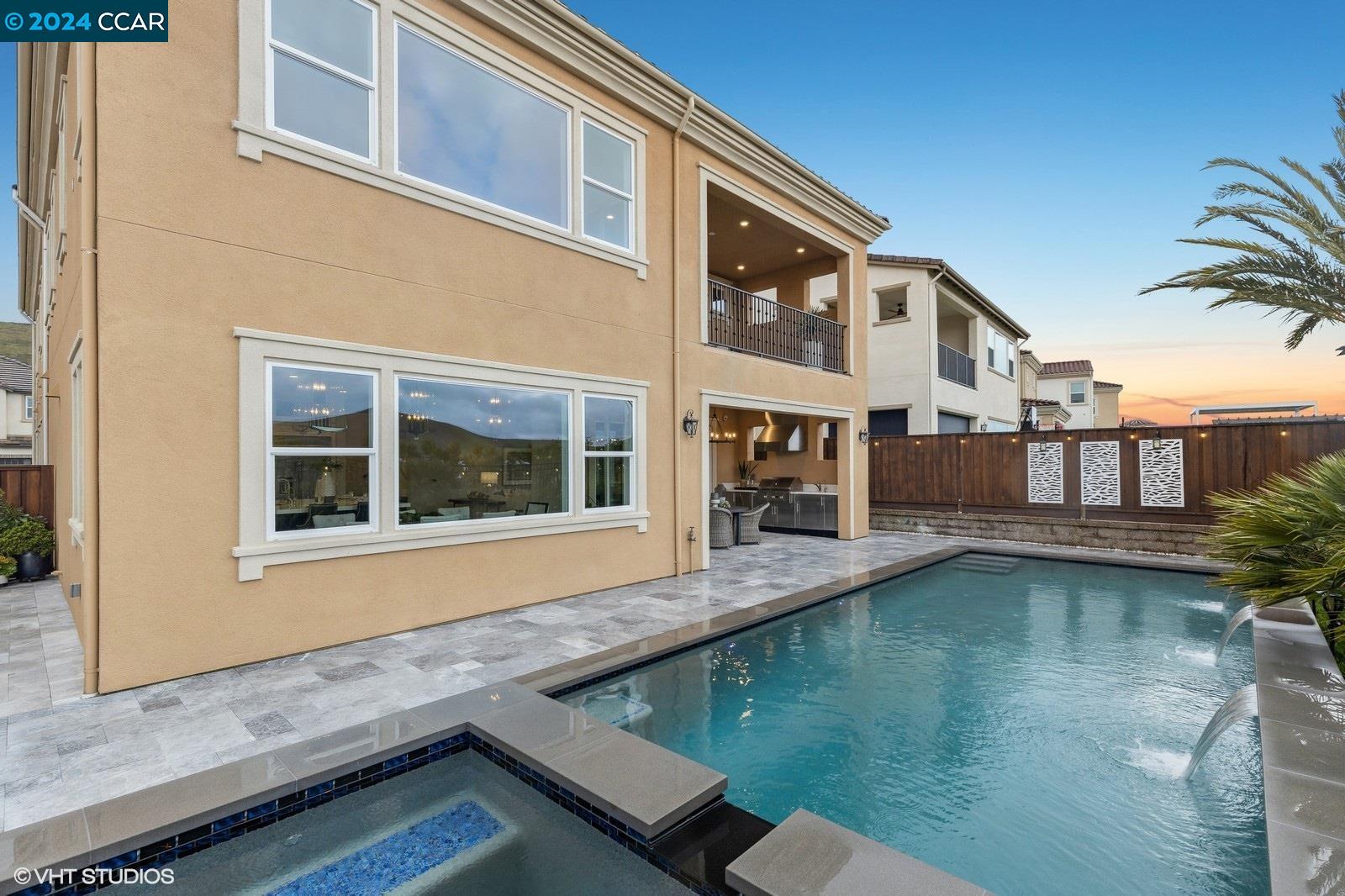 2887 Tulare Hills Dr