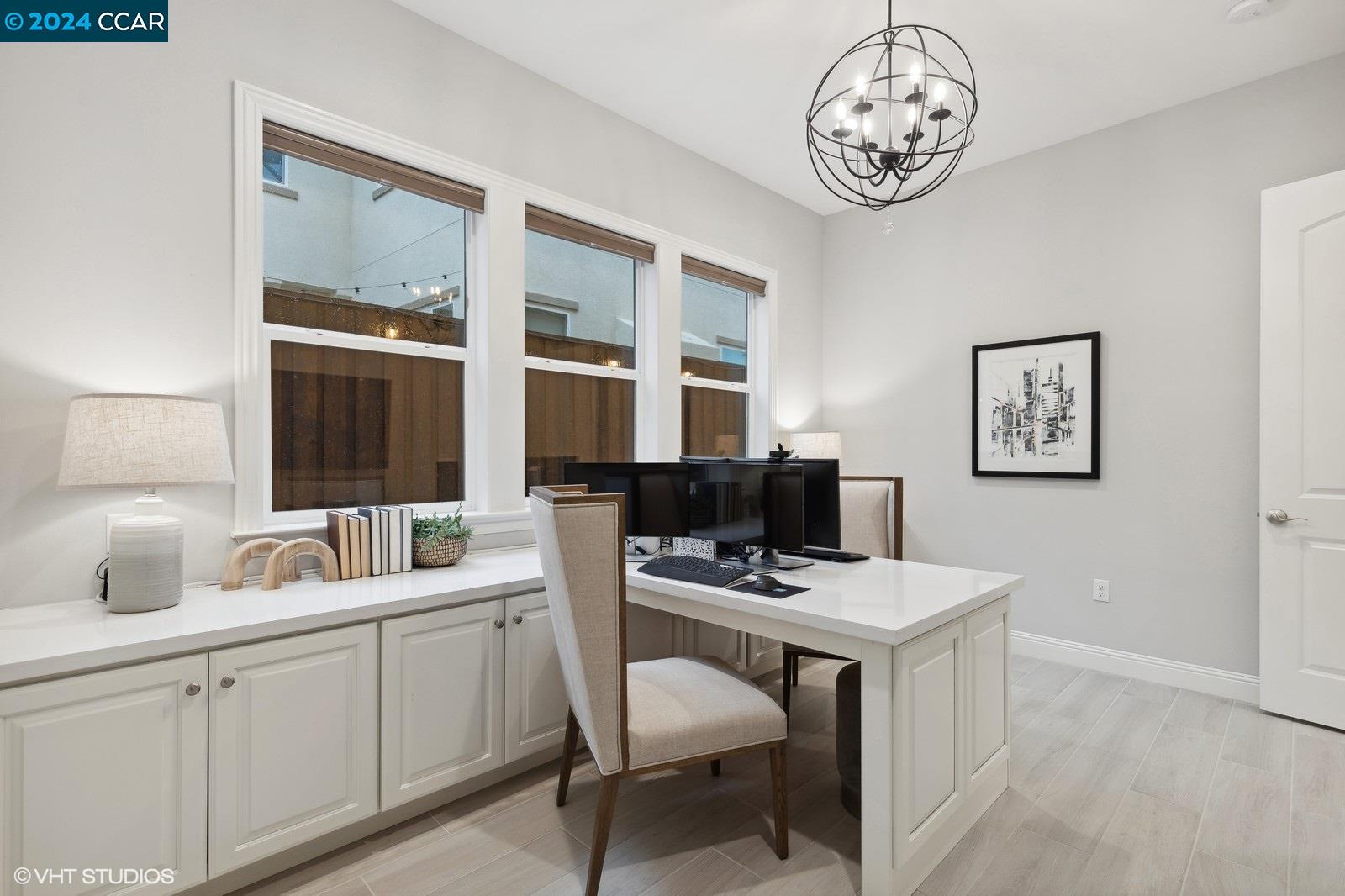 2887 Tulare Hills Dr