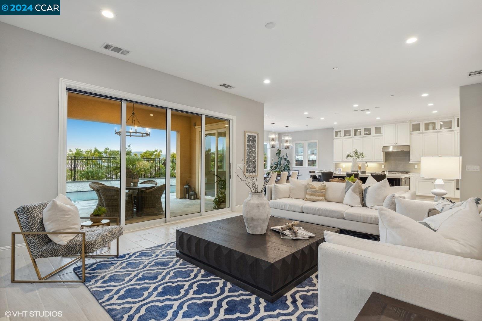 2887 Tulare Hills Dr