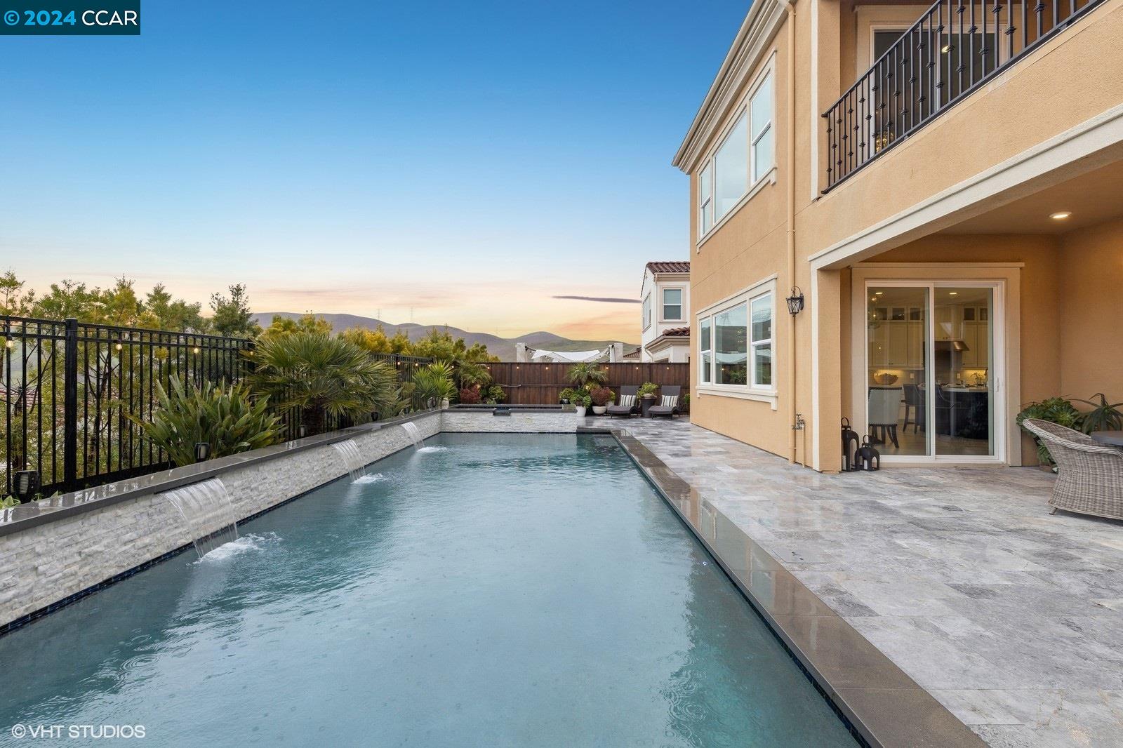 2887 Tulare Hills Dr
