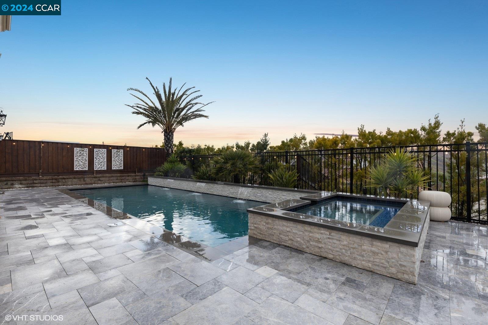 2887 Tulare Hills Dr