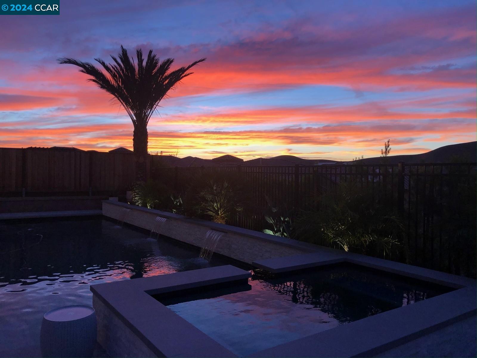 2887 Tulare Hills Dr