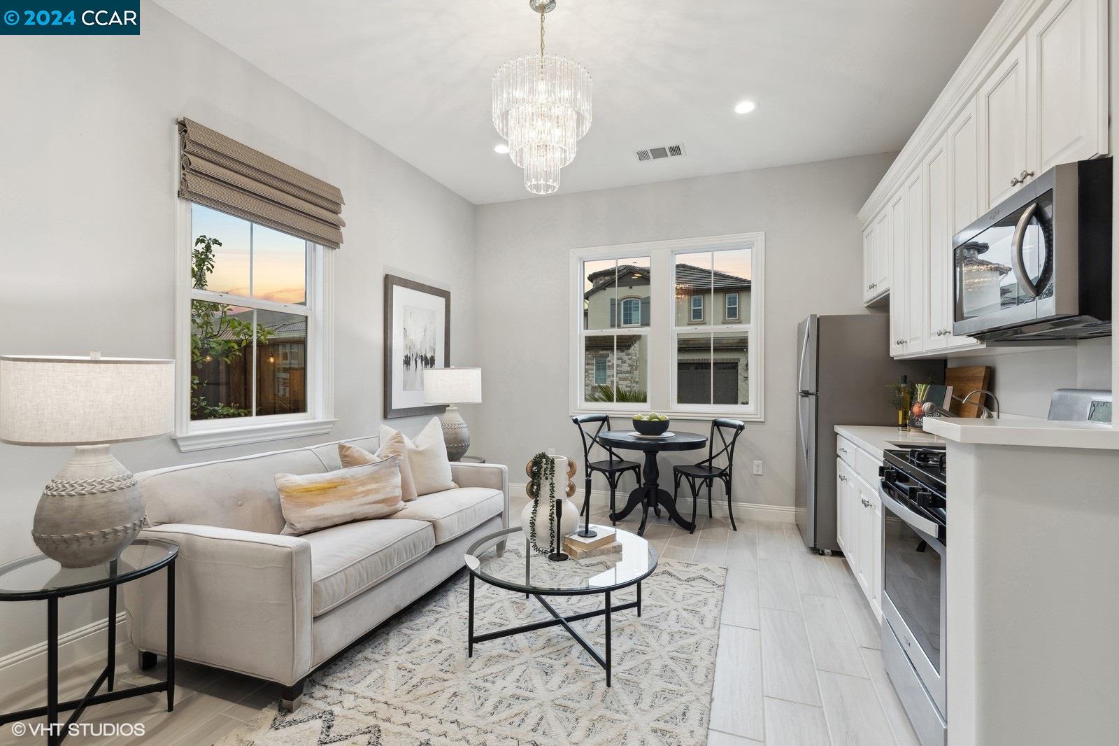 2887 Tulare Hills Dr