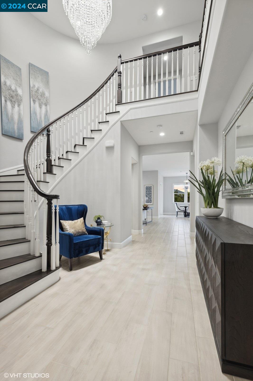 2887 Tulare Hills Dr
