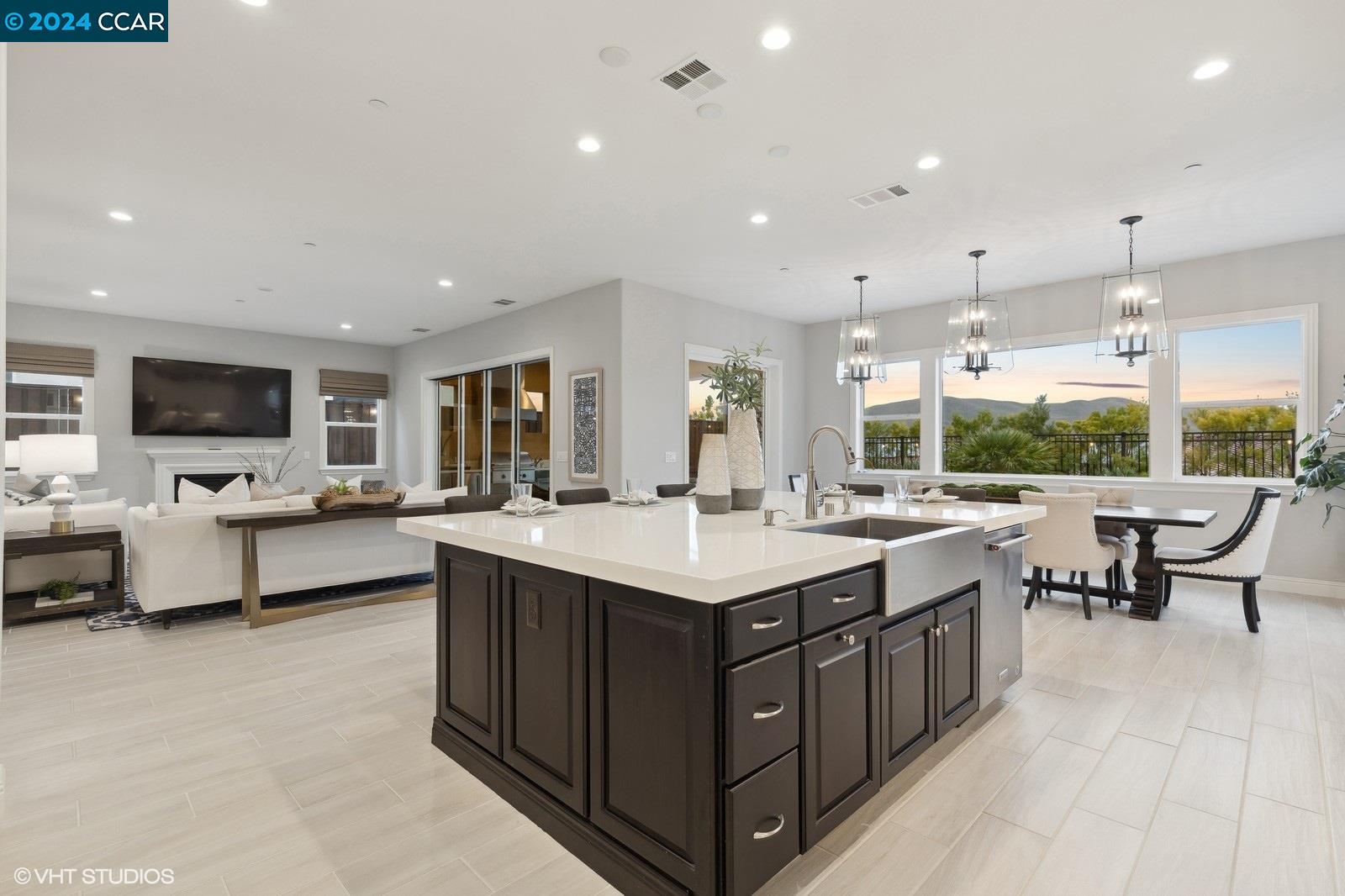 2887 Tulare Hills Dr