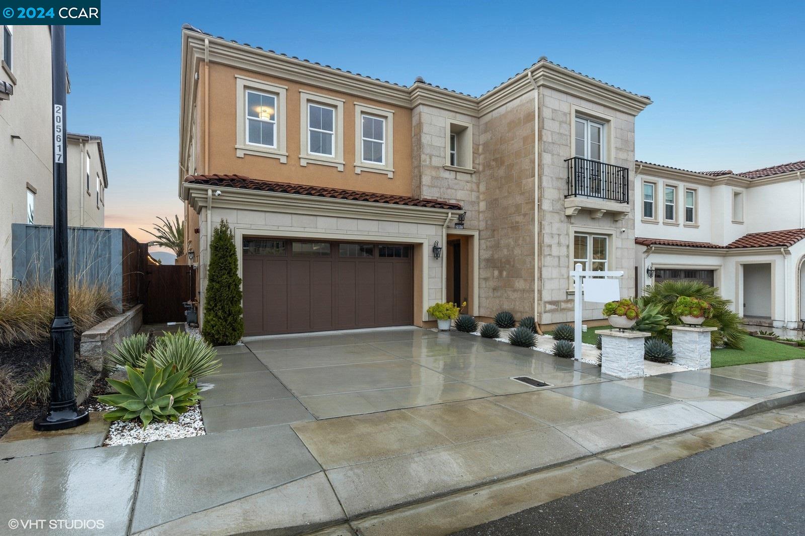2887 Tulare Hills Dr
