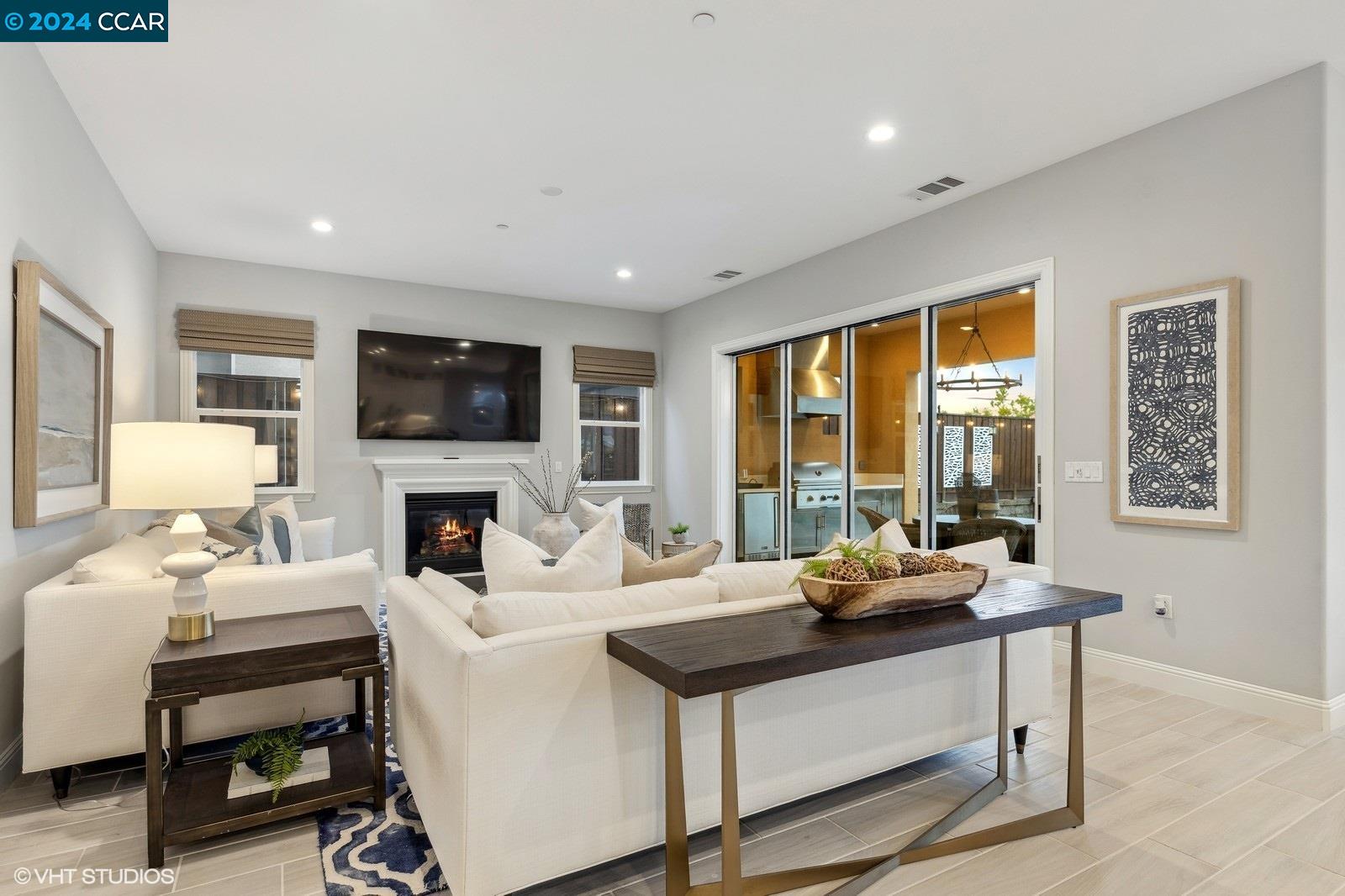 2887 Tulare Hills Dr