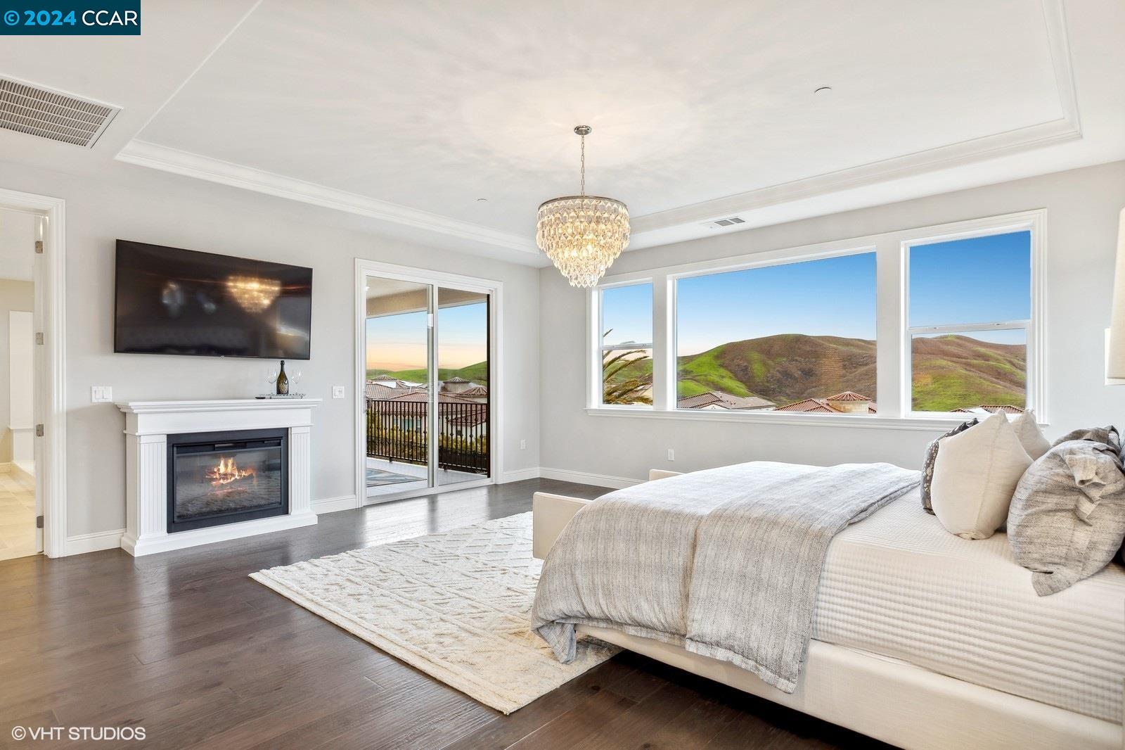 2887 Tulare Hills Dr
