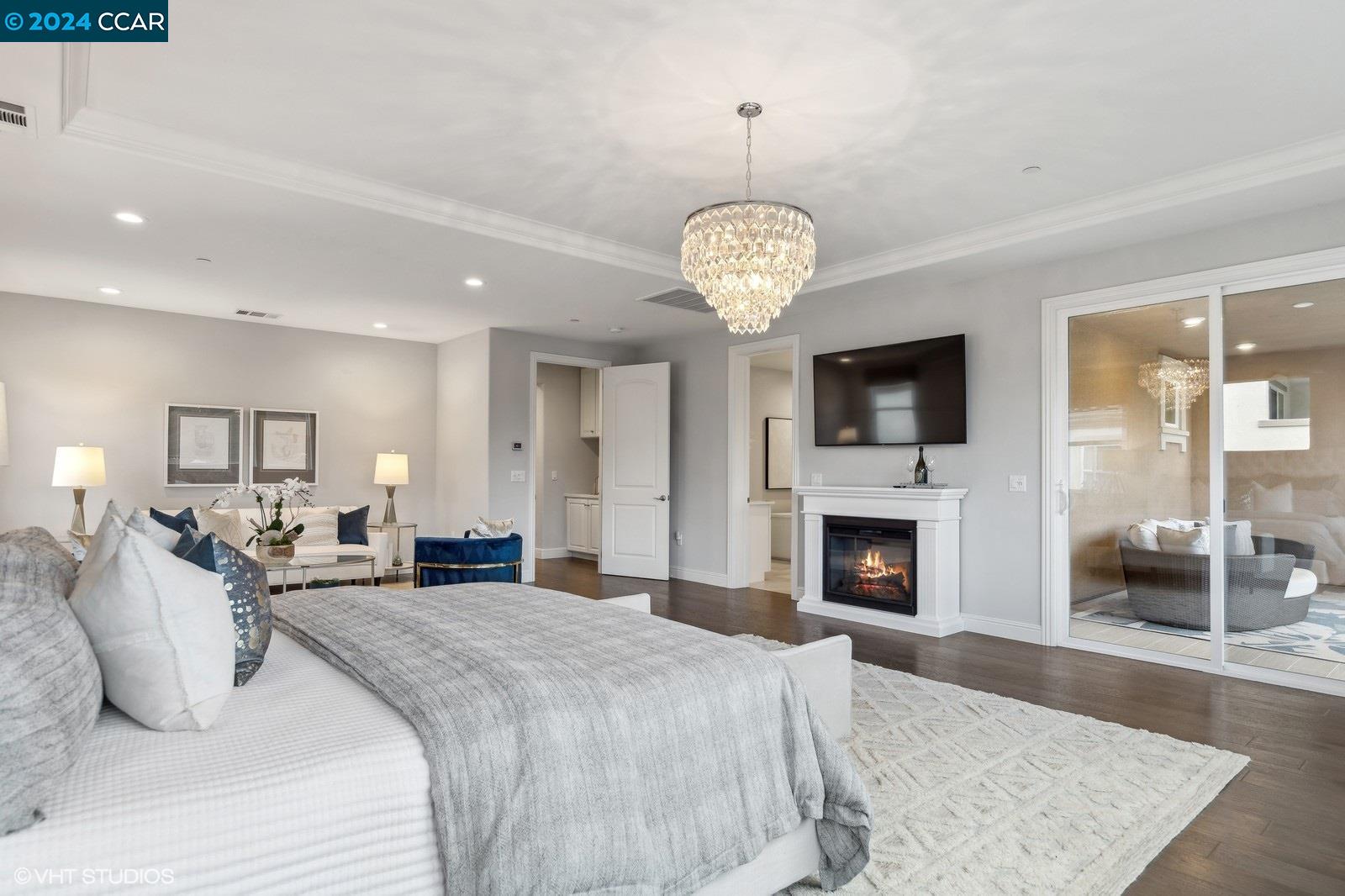 2887 Tulare Hills Dr