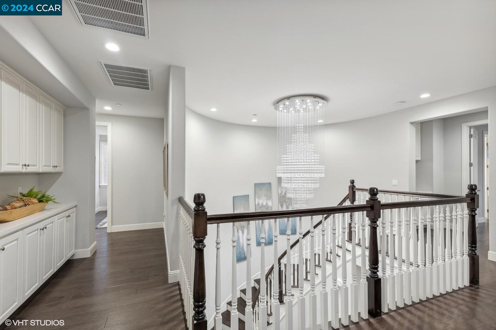2887 Tulare Hills Dr