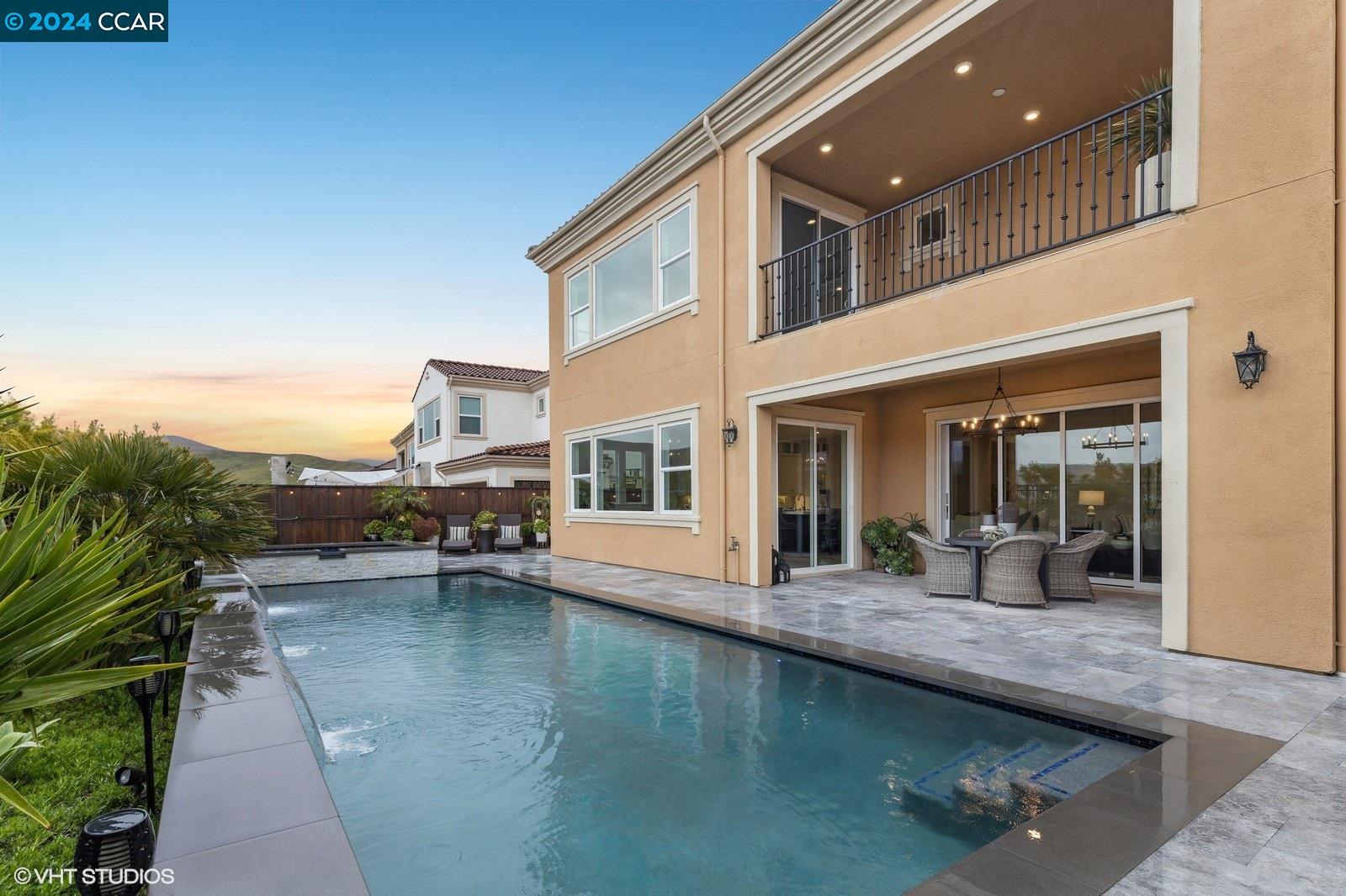 2887 Tulare Hills Dr