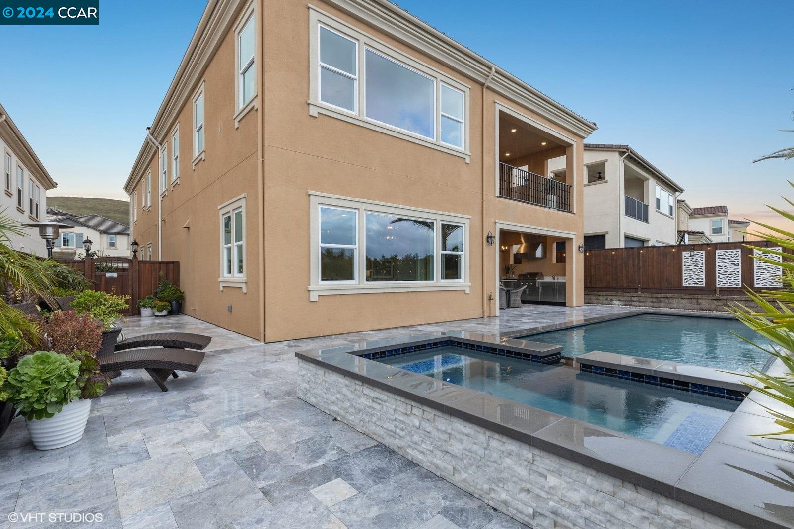 2887 Tulare Hills Dr