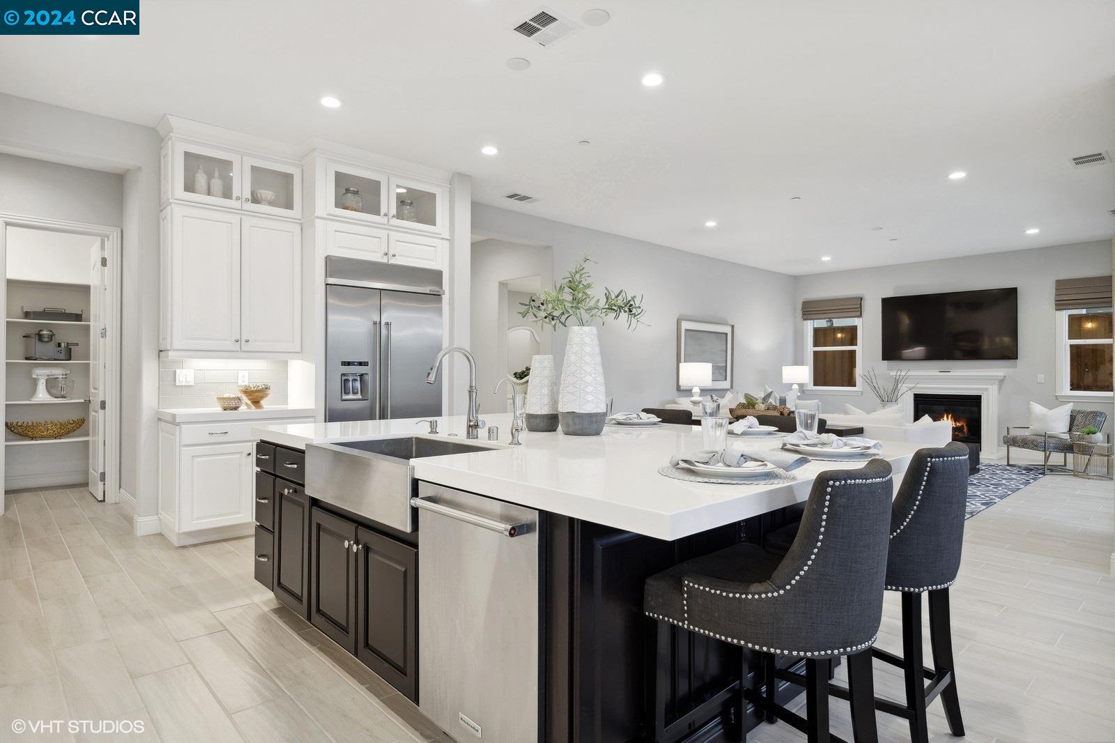 2887 Tulare Hills Dr