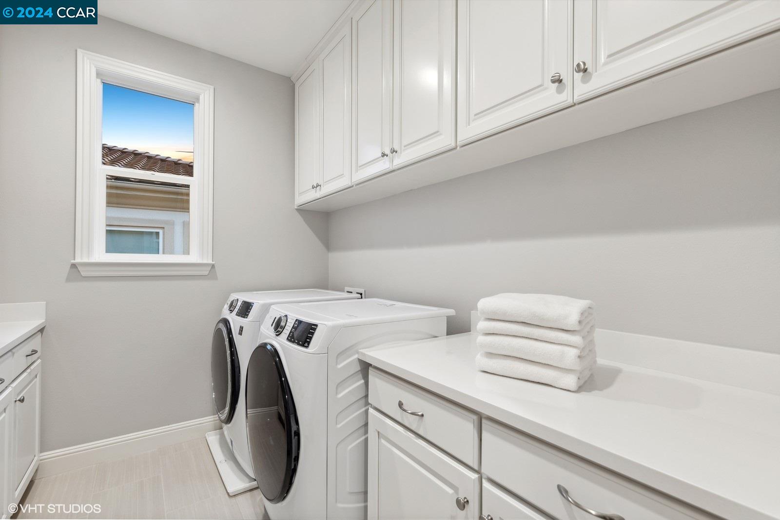 2887 Tulare Hills Dr