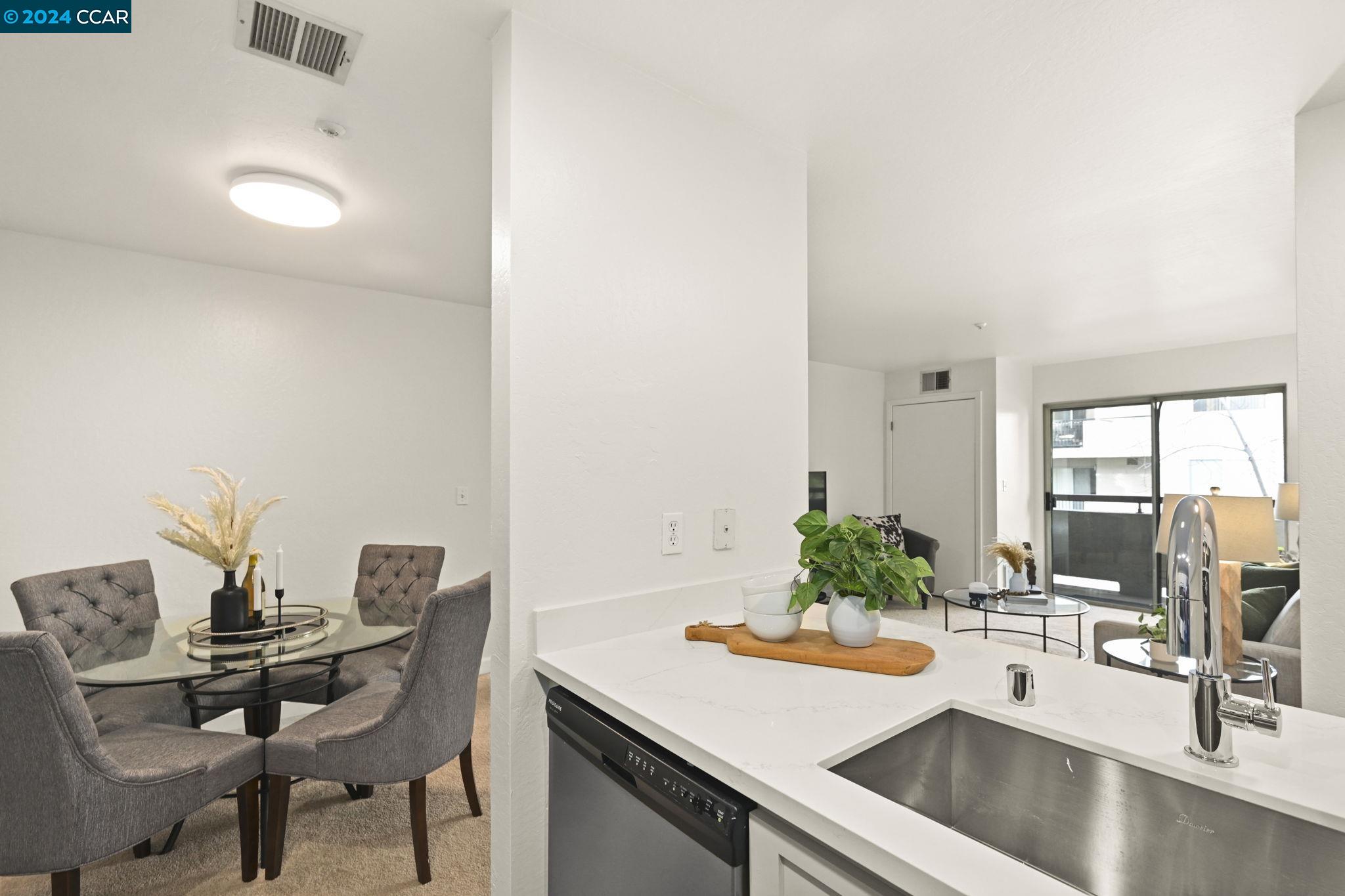 3173 Wayside Plz # 211