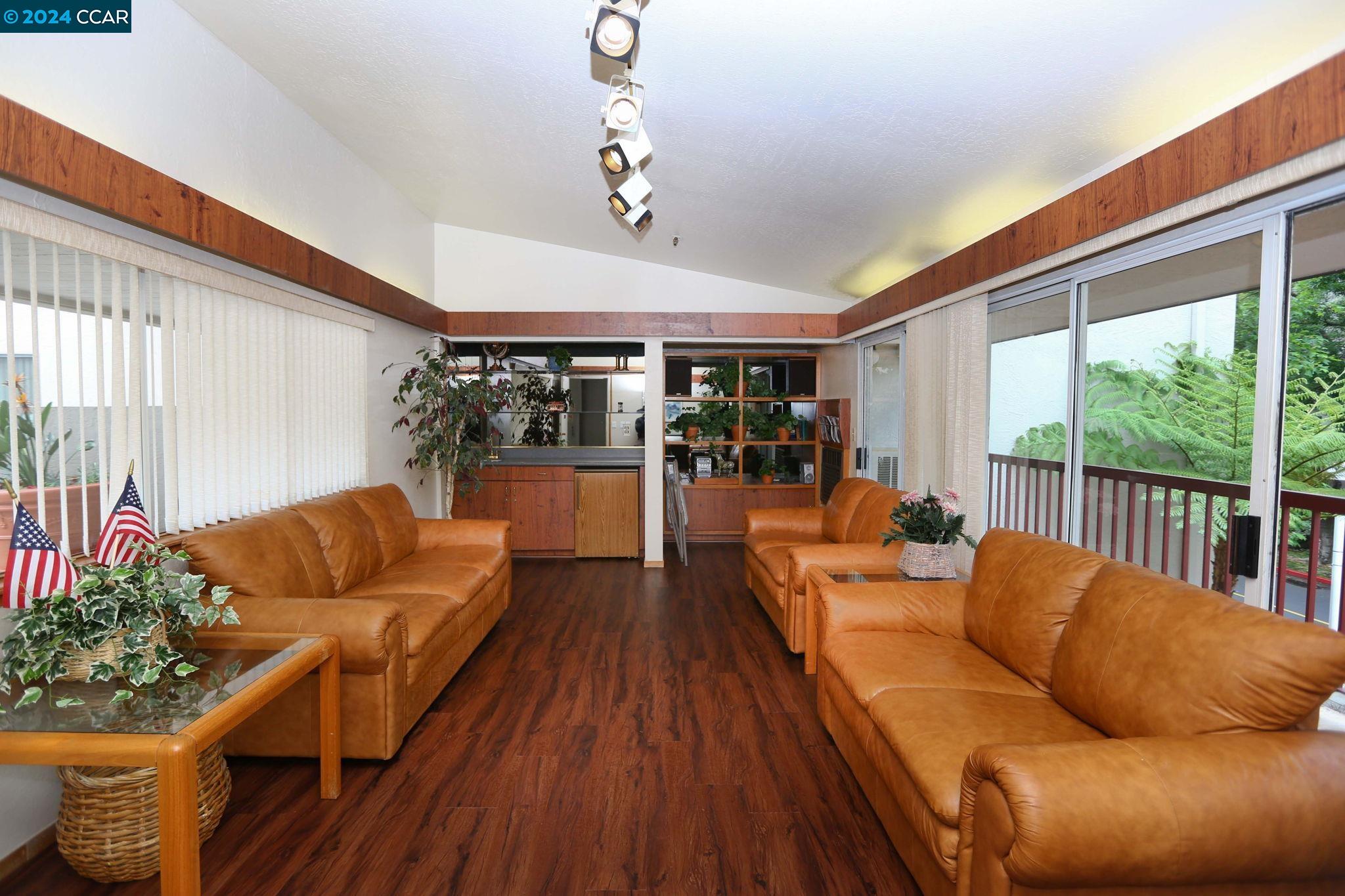 3173 Wayside Plz # 211