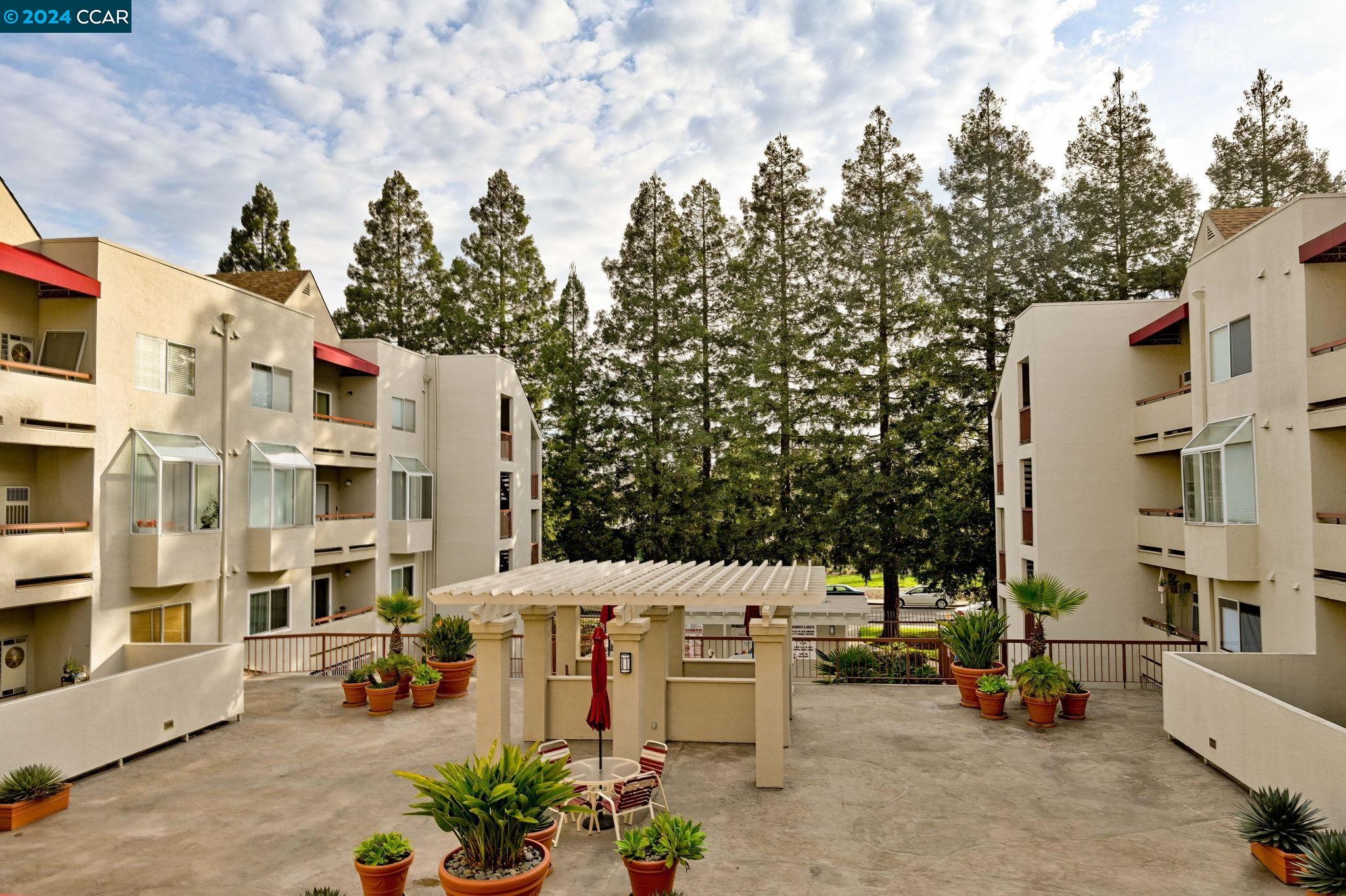 3173 Wayside Plz # 211