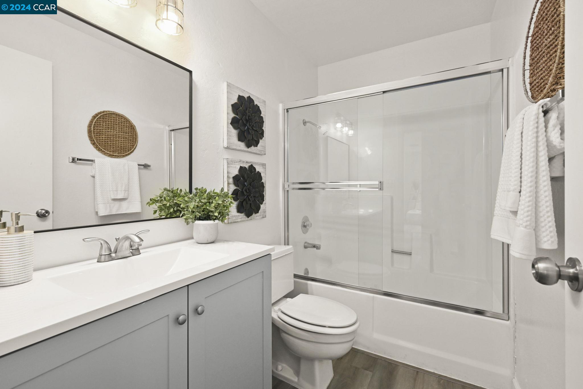 3173 Wayside Plz # 211