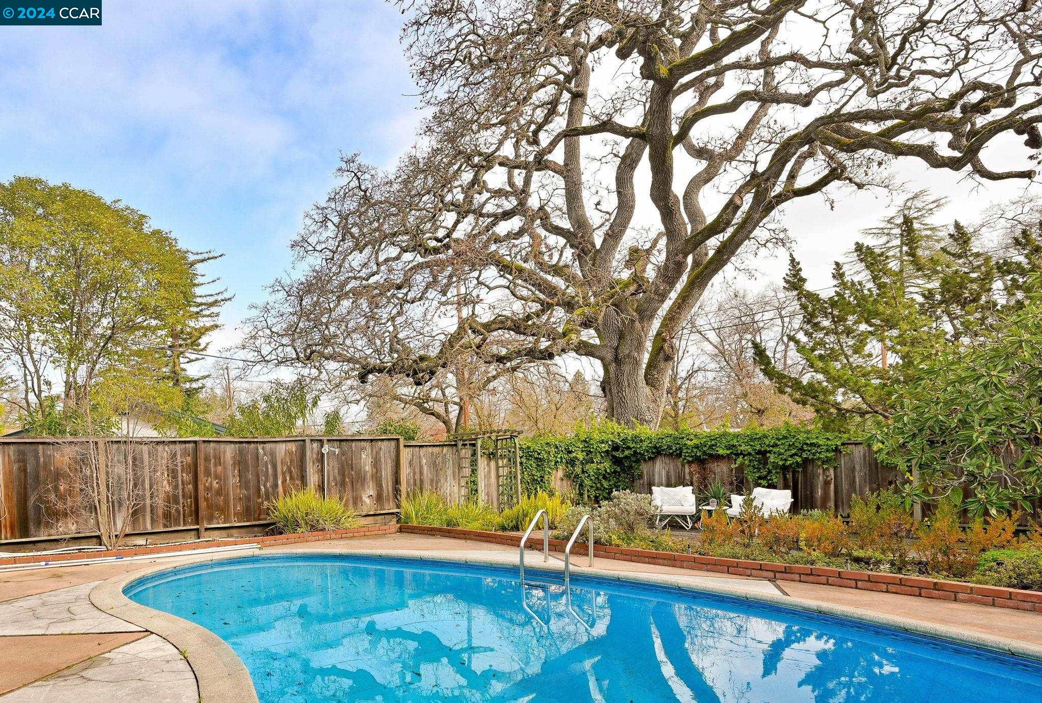 281 Oak Park Ln
