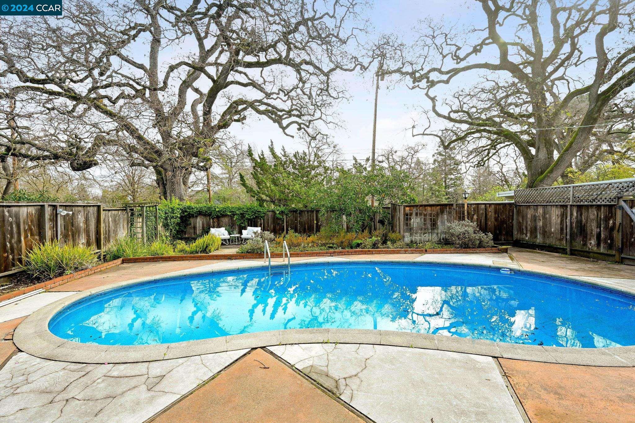 281 Oak Park Ln