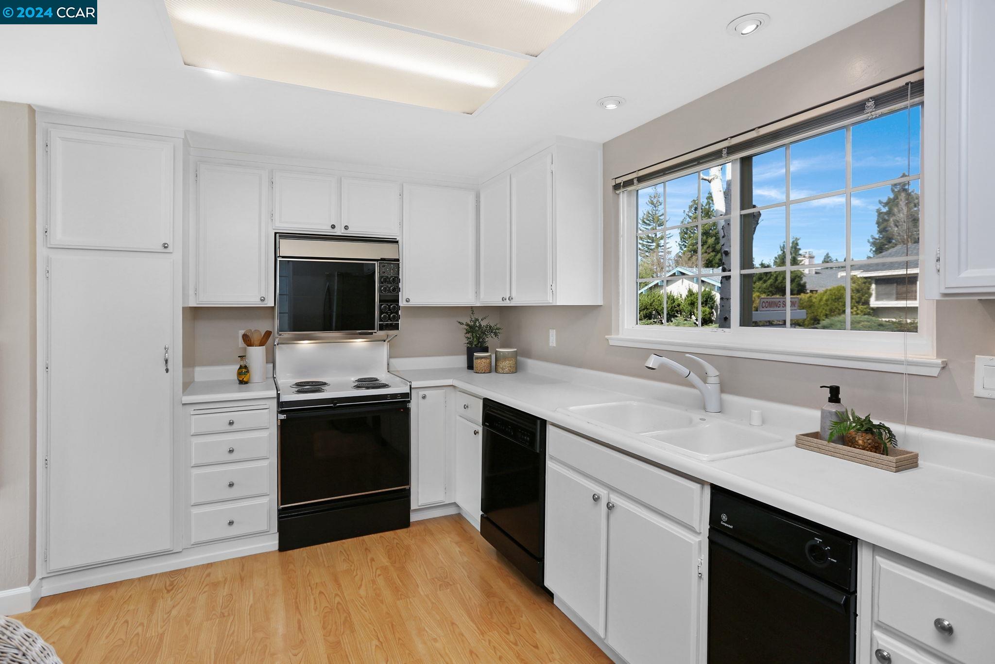 740 Senca Ct