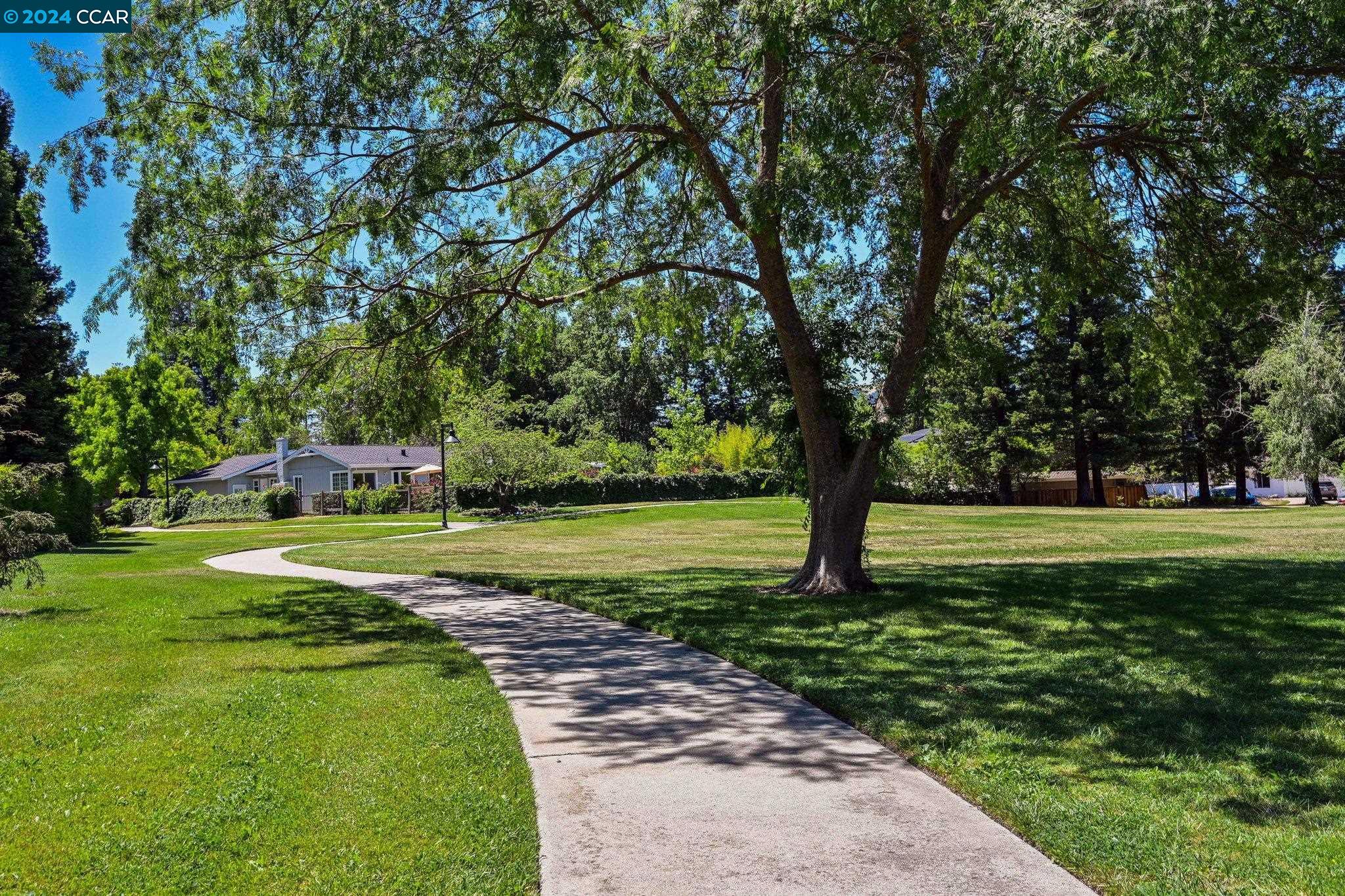 740 Senca Ct