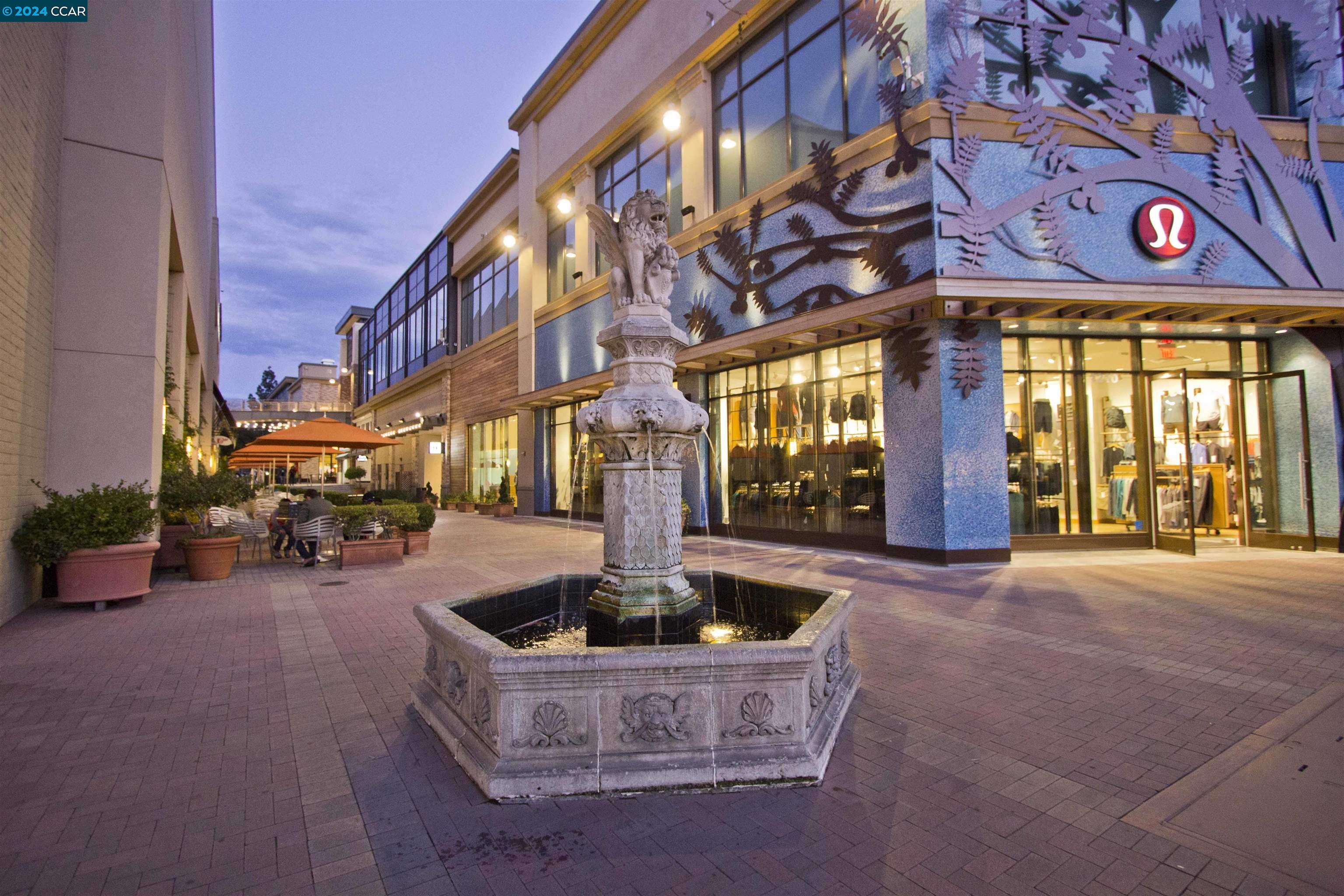 3173 Wayside Plaza # 204