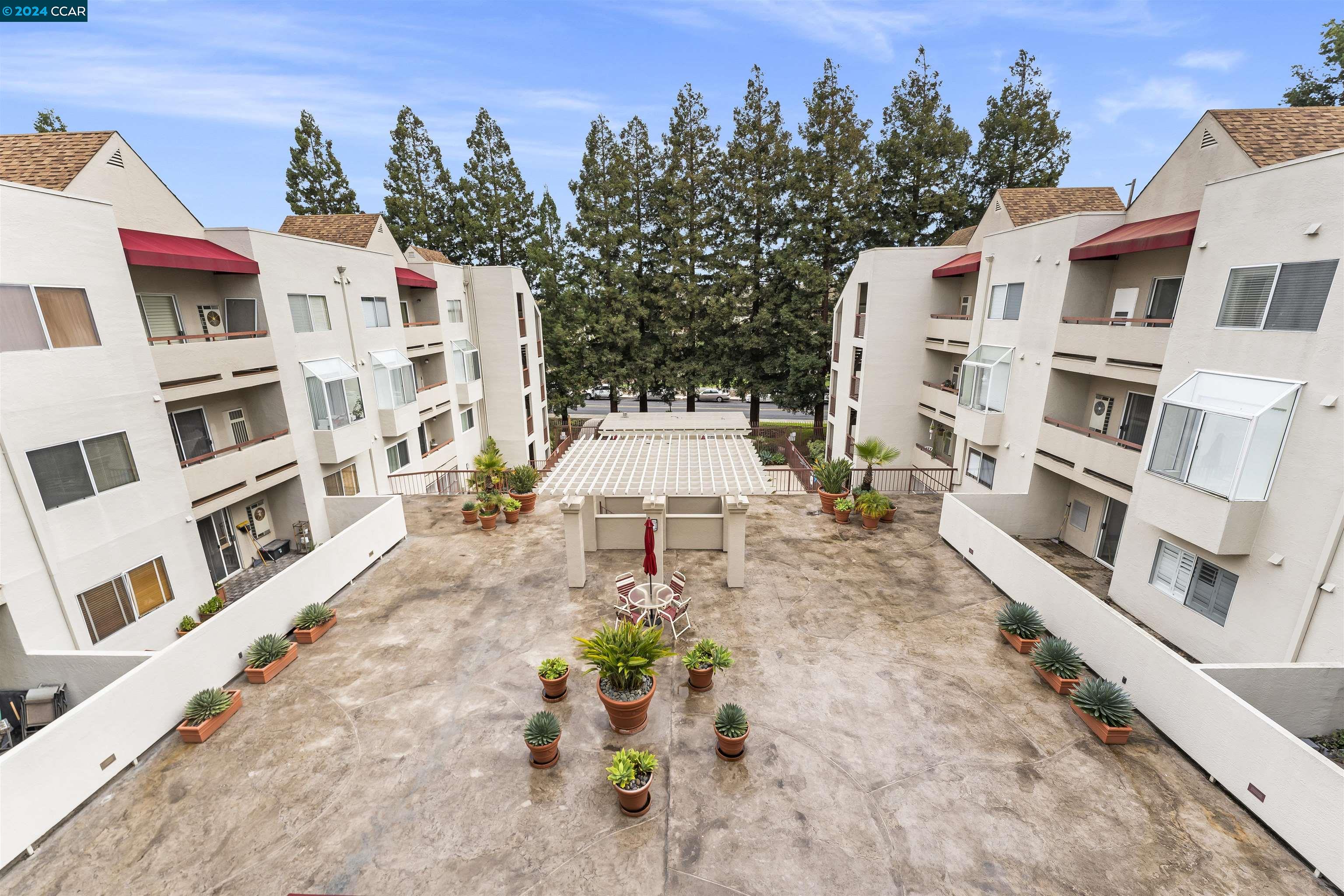 3173 Wayside Plaza # 204