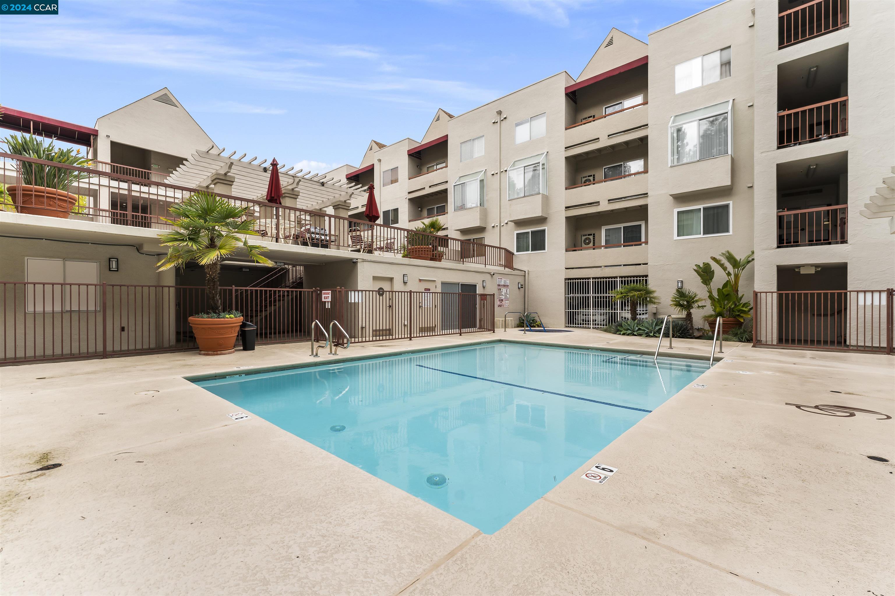 3173 Wayside Plaza # 204