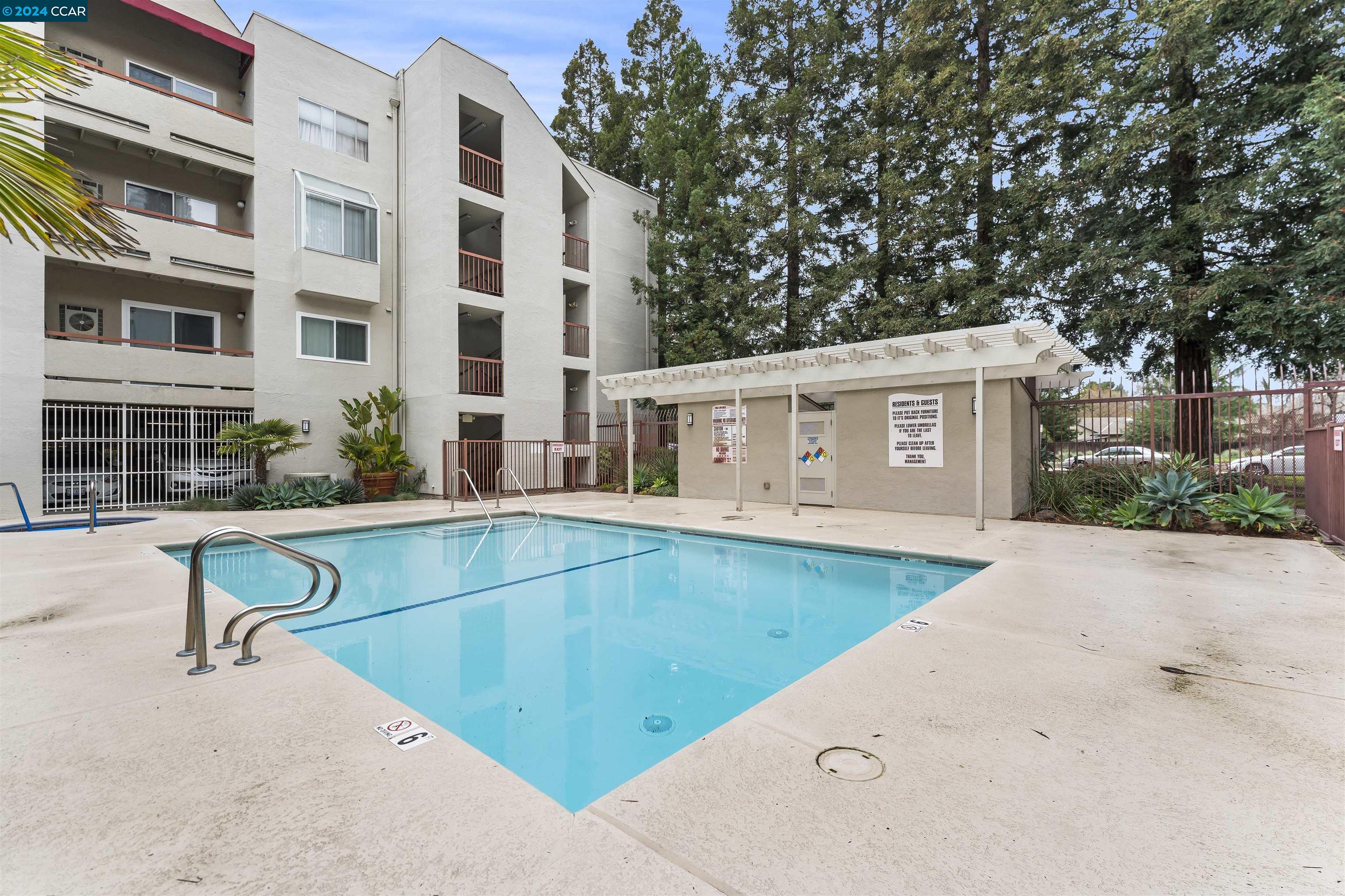 3173 Wayside Plaza # 204