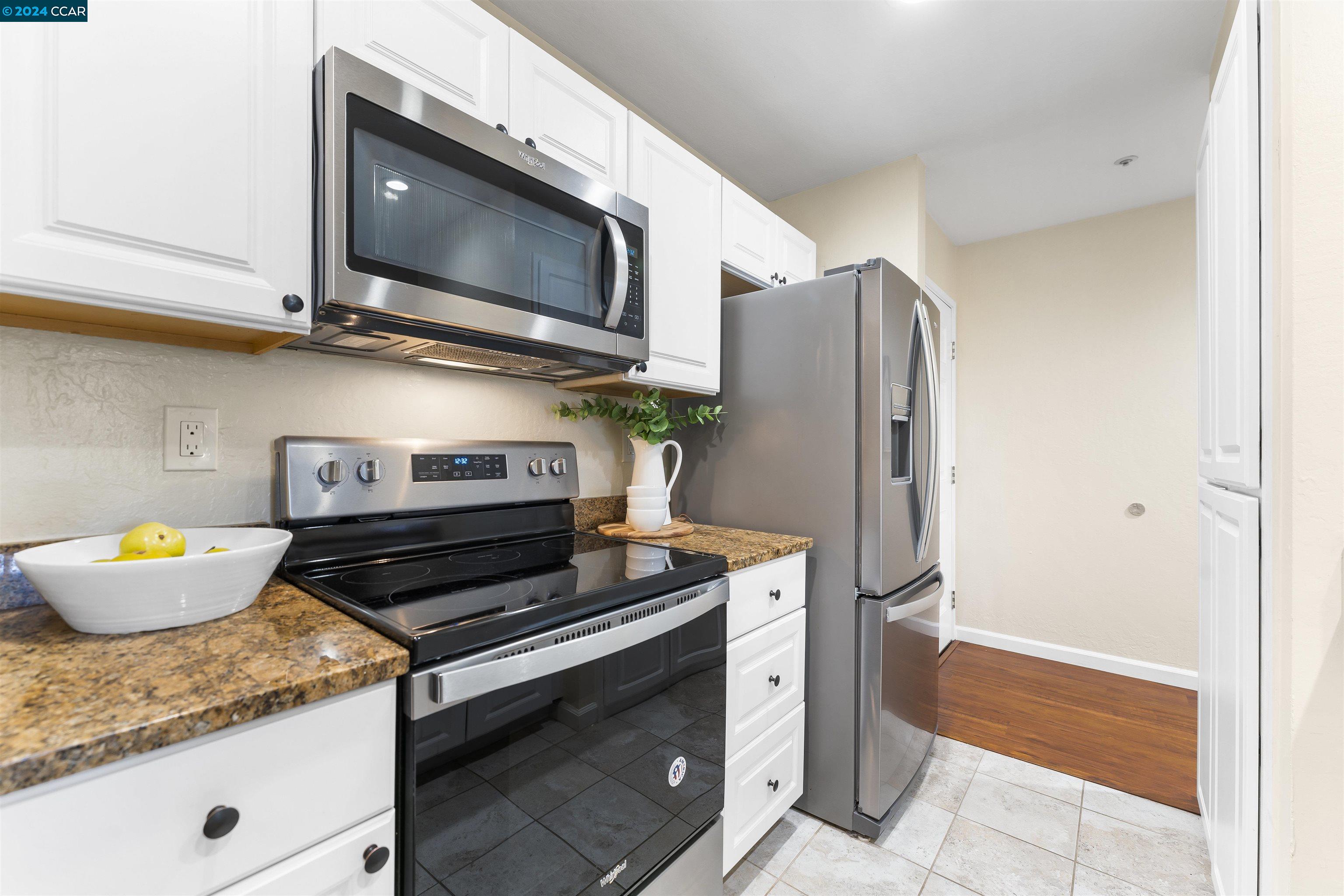 3173 Wayside Plaza # 204