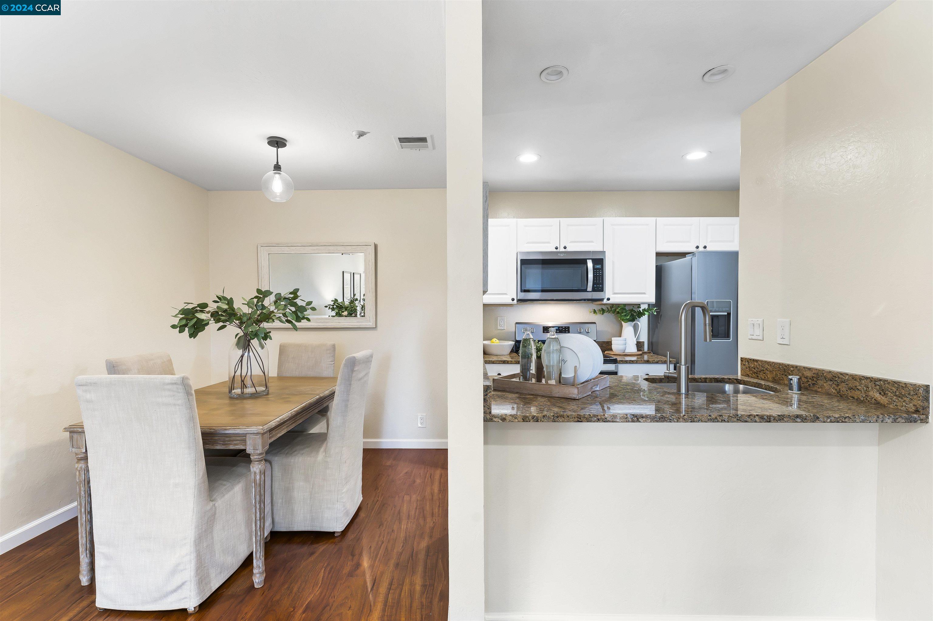 3173 Wayside Plaza # 204