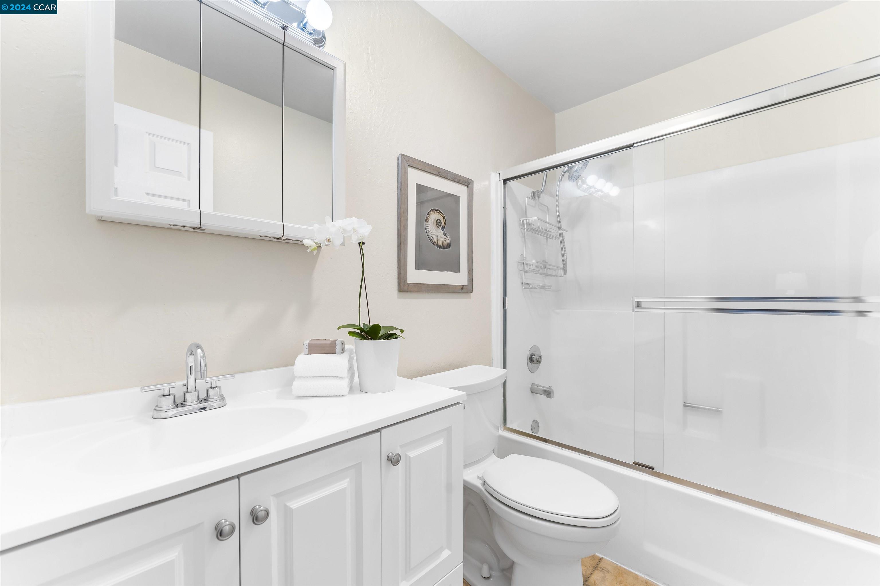 3173 Wayside Plaza # 204