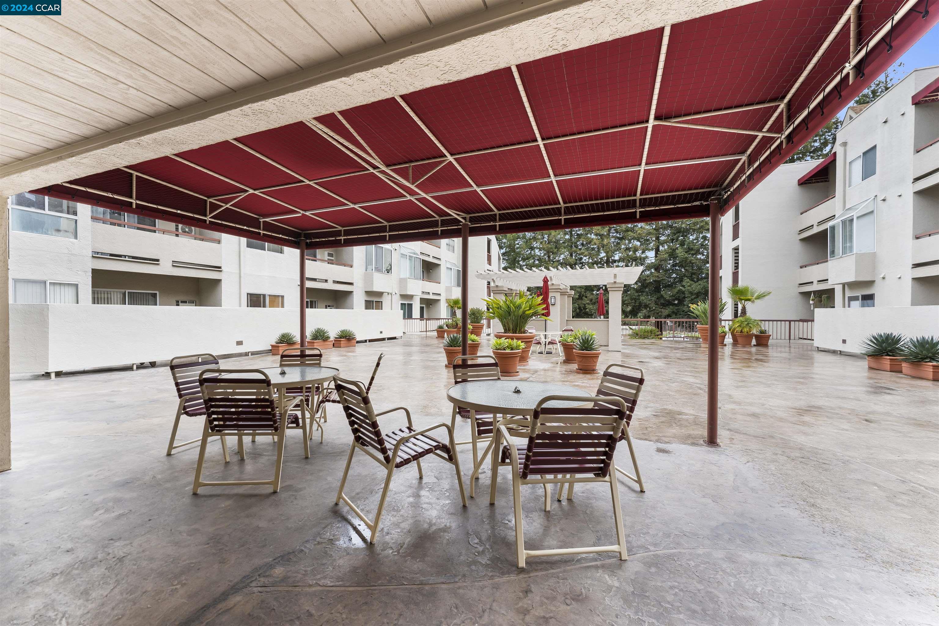 3173 Wayside Plaza # 204