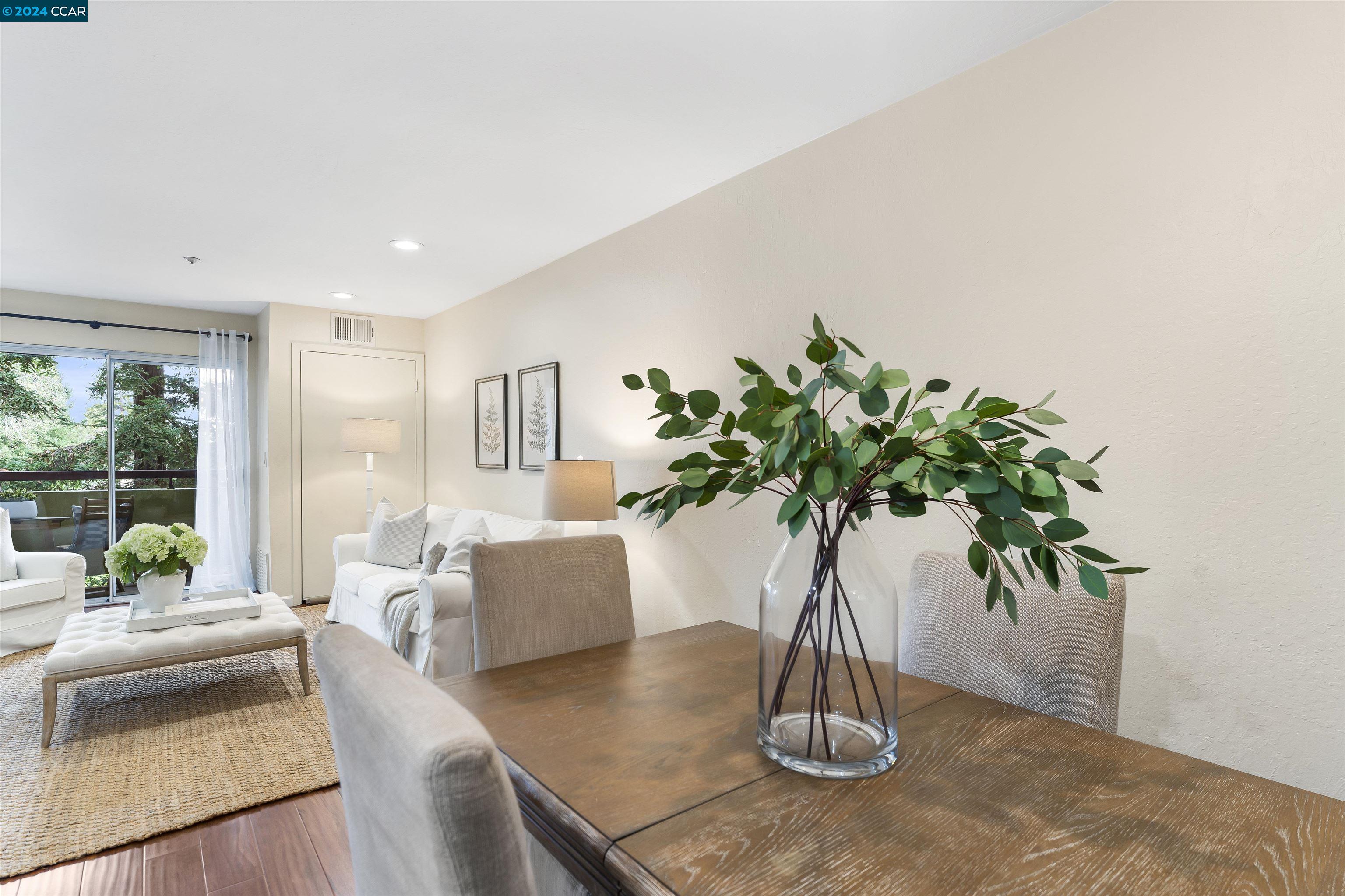 3173 Wayside Plaza # 204