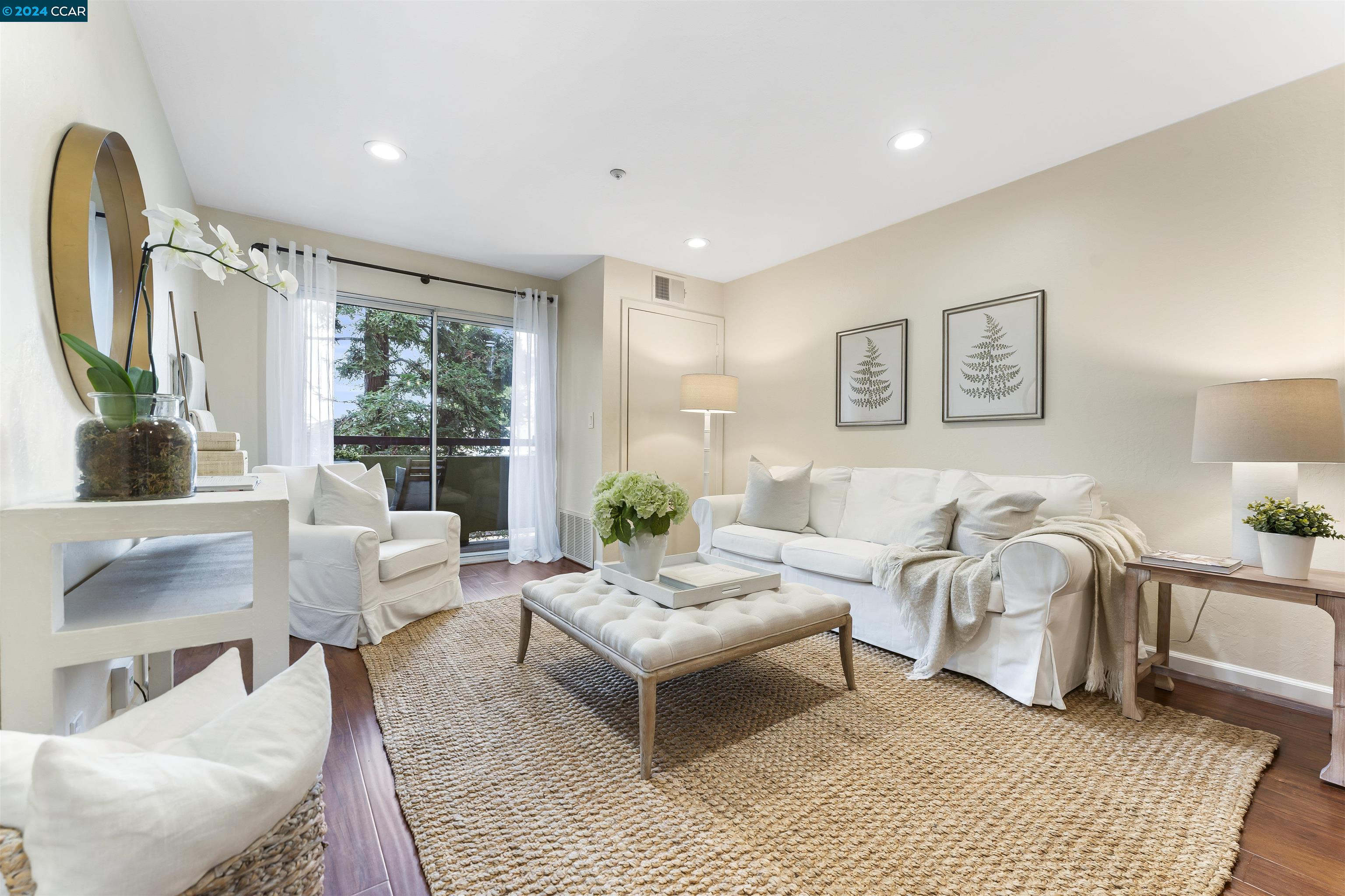 3173 Wayside Plaza # 204