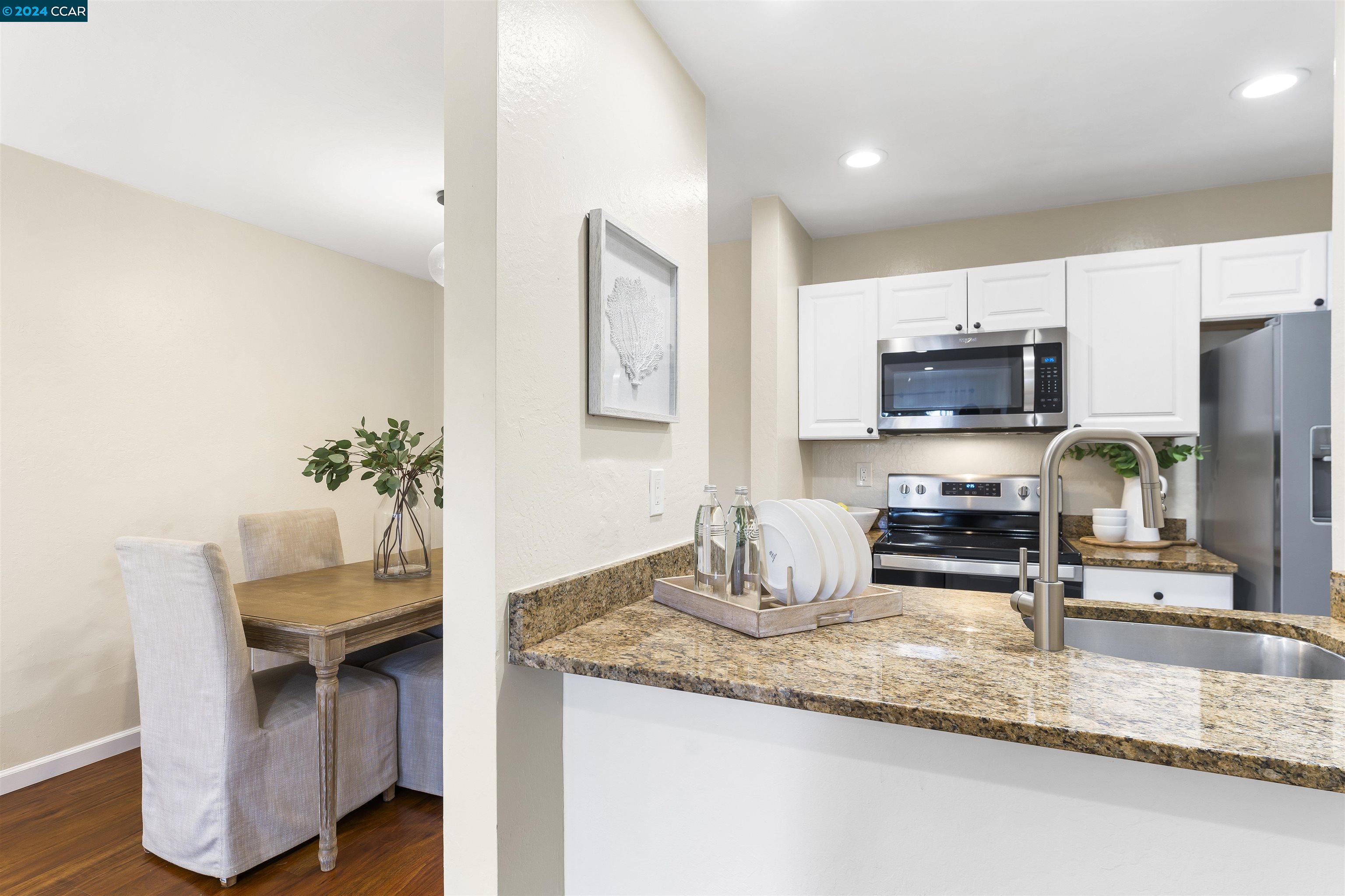 3173 Wayside Plaza # 204