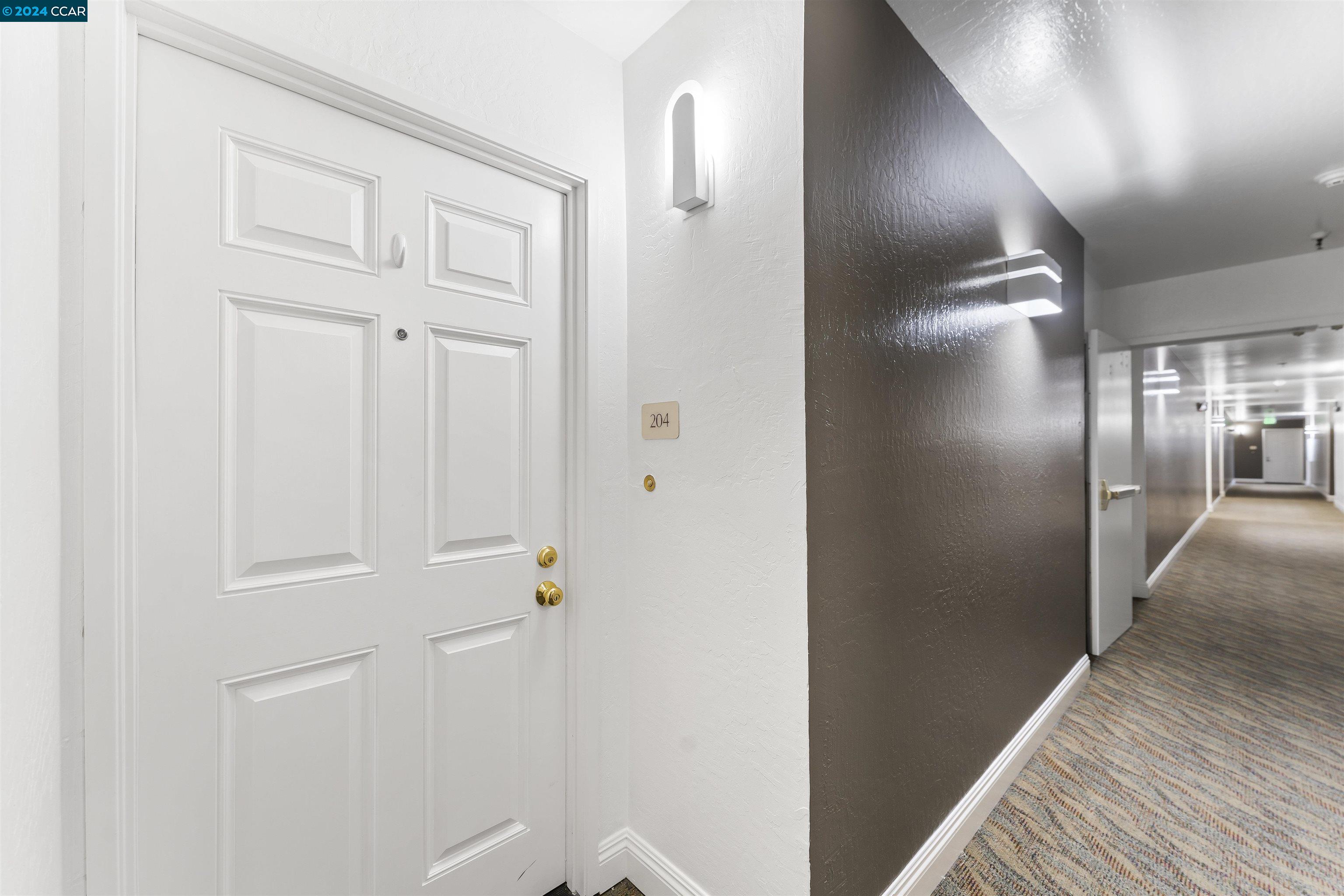 3173 Wayside Plaza # 204