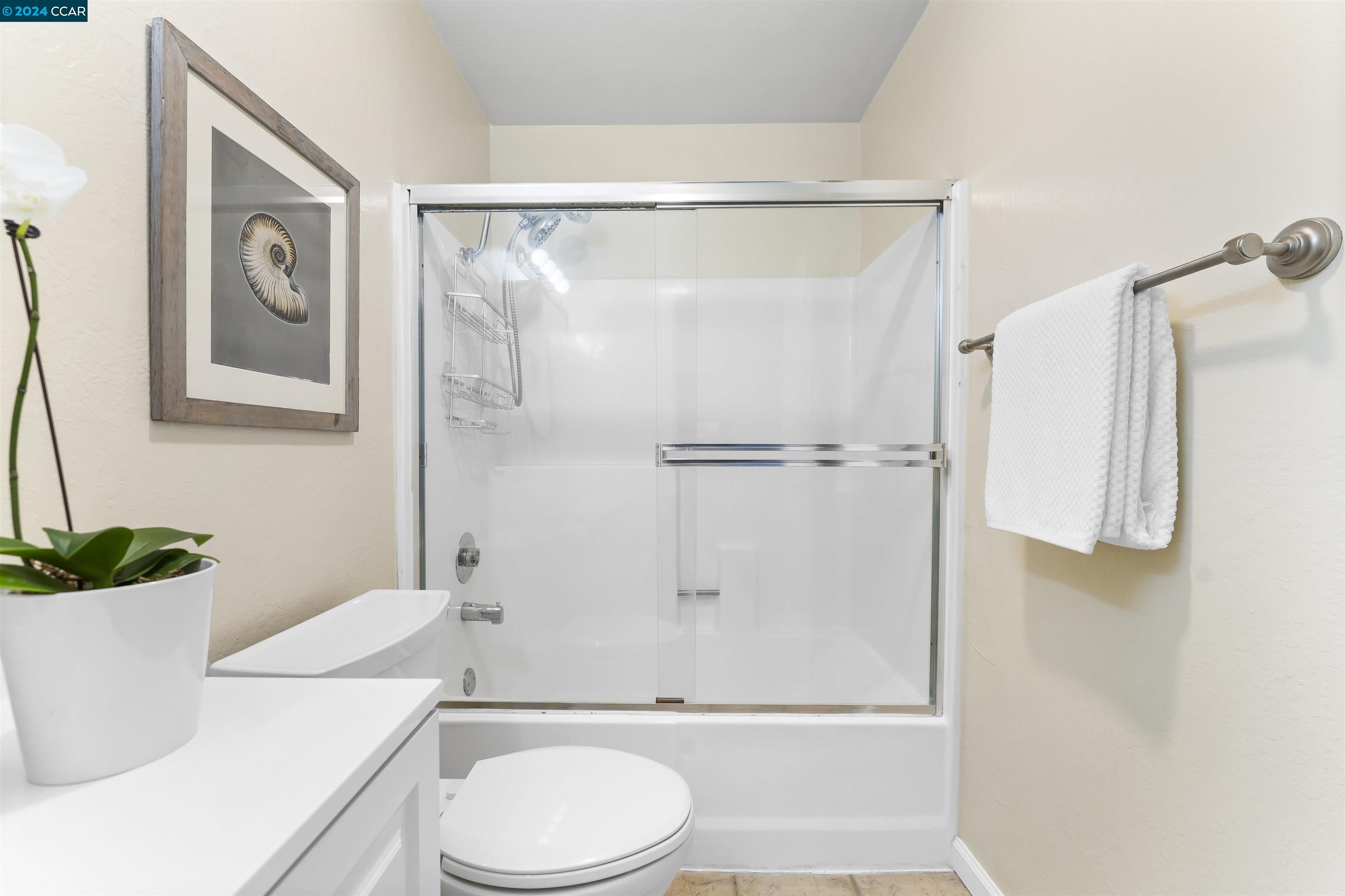 3173 Wayside Plaza # 204