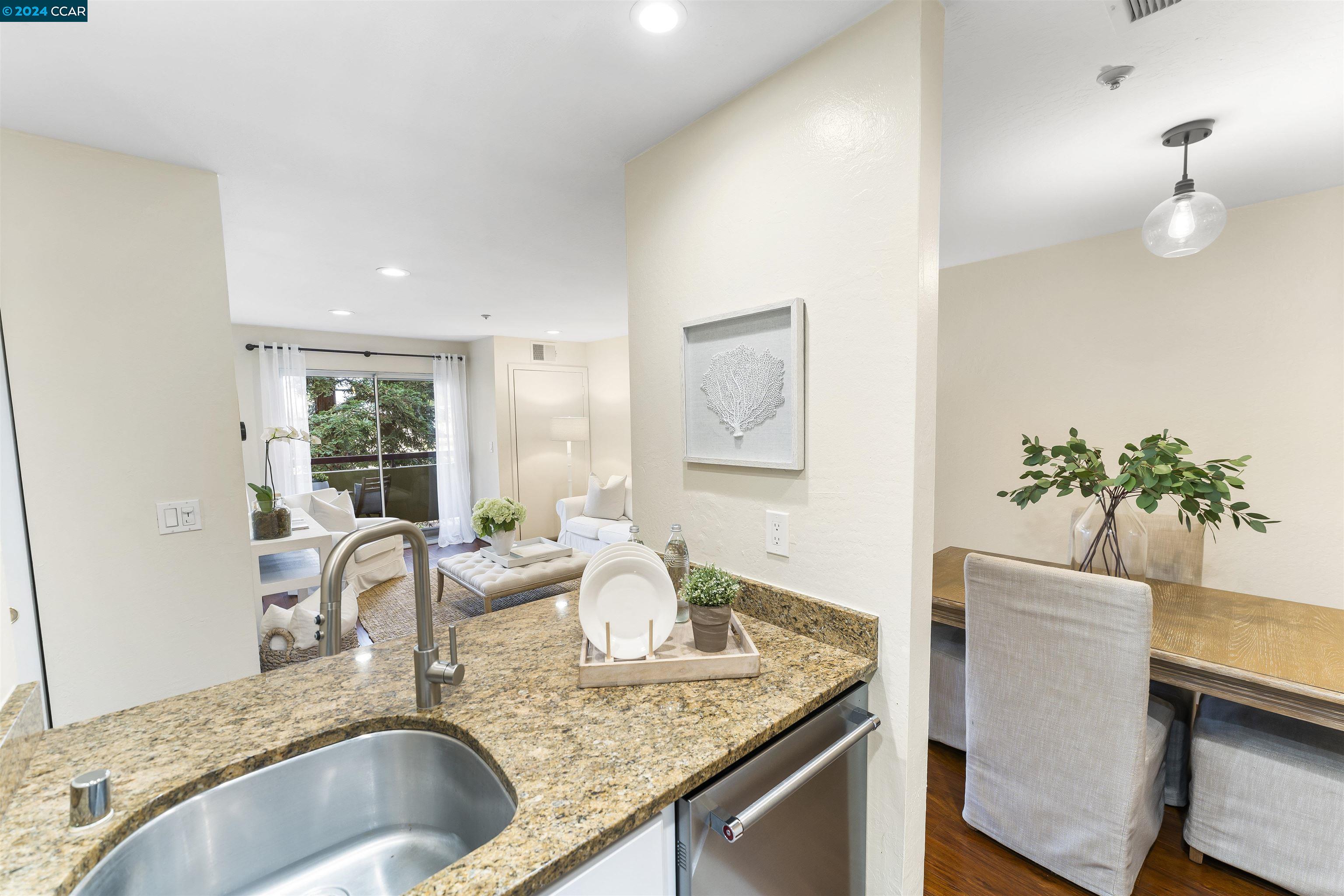 3173 Wayside Plaza # 204