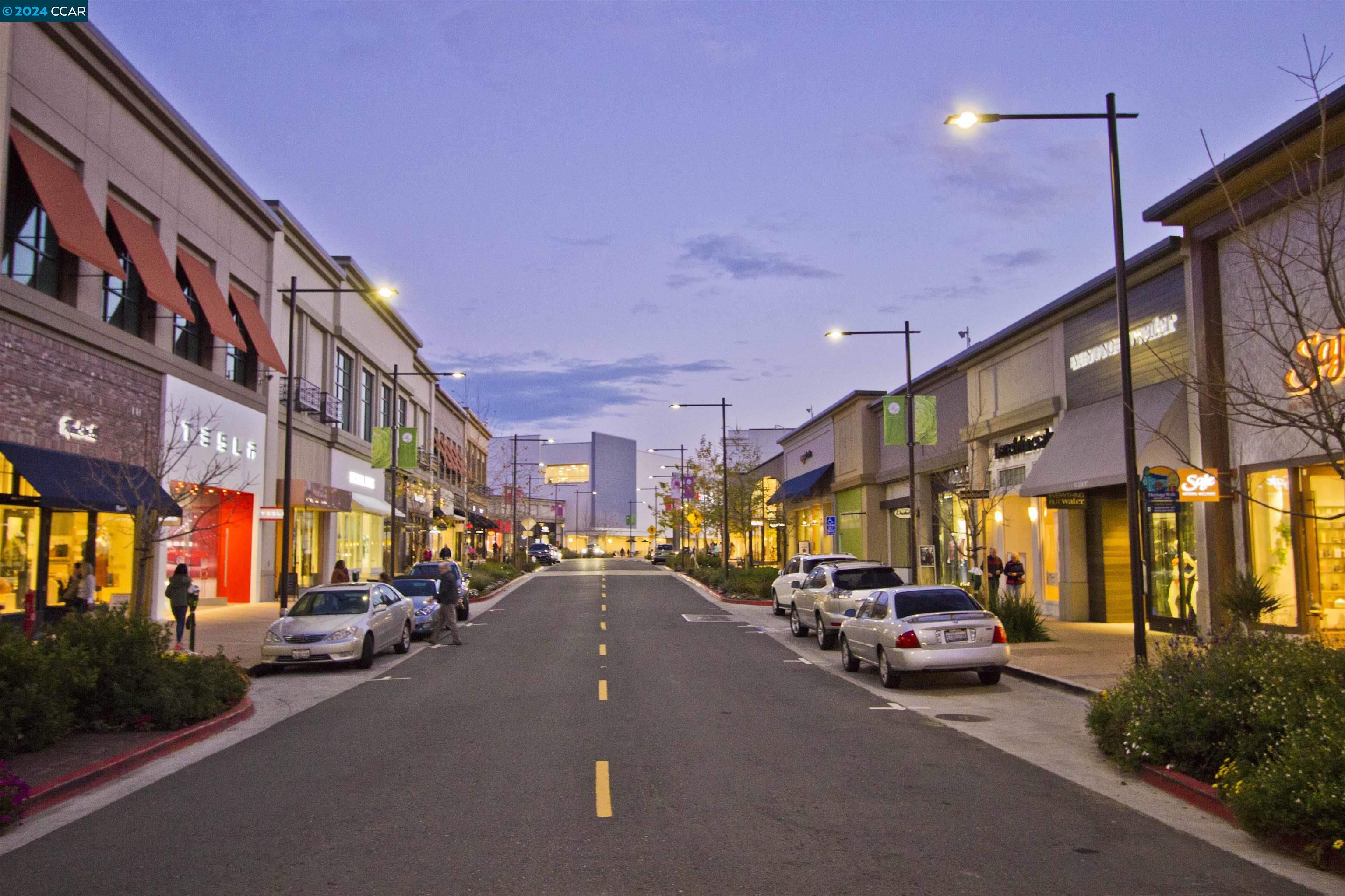 3173 Wayside Plaza # 204