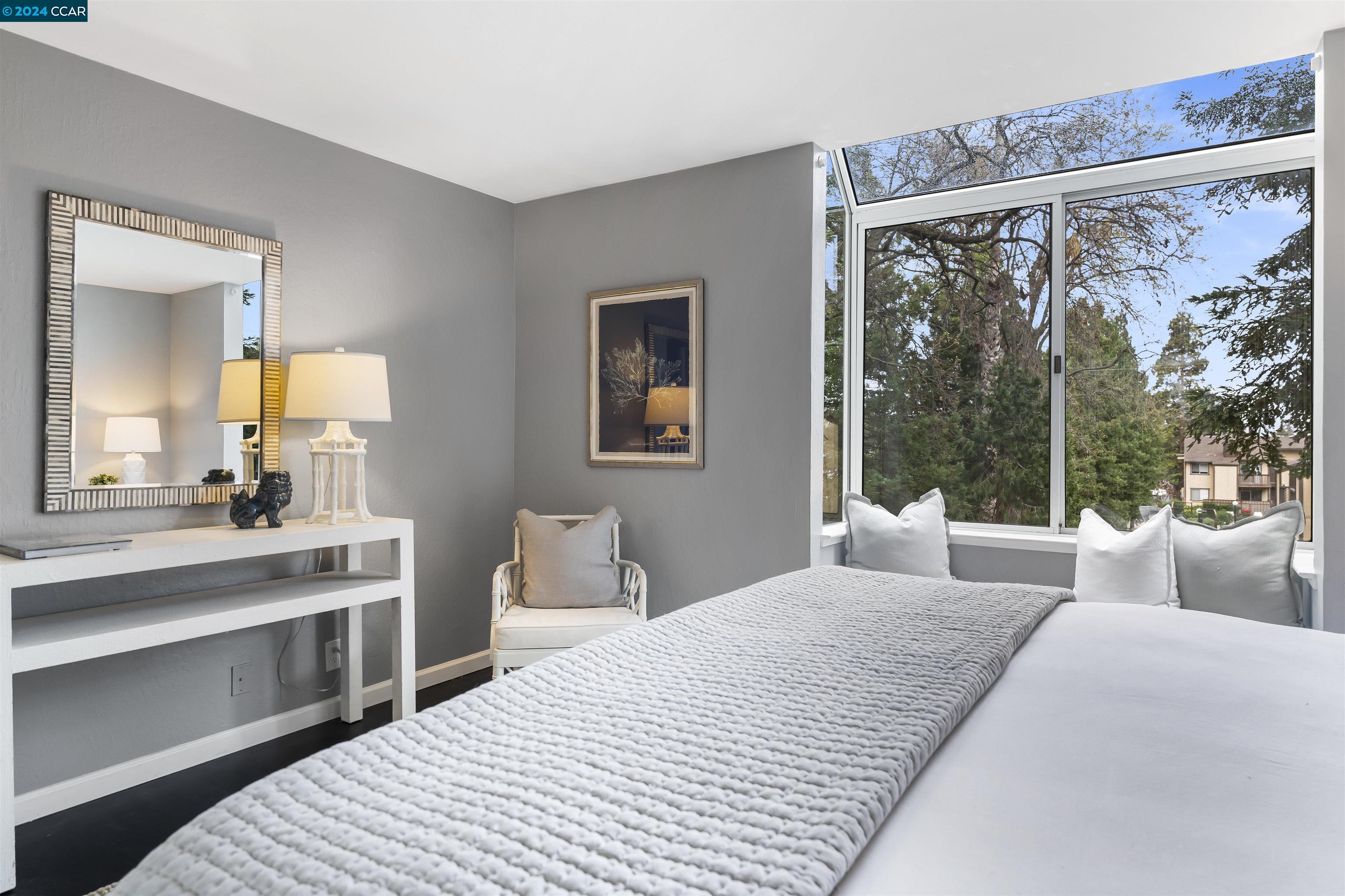 3173 Wayside Plaza # 204