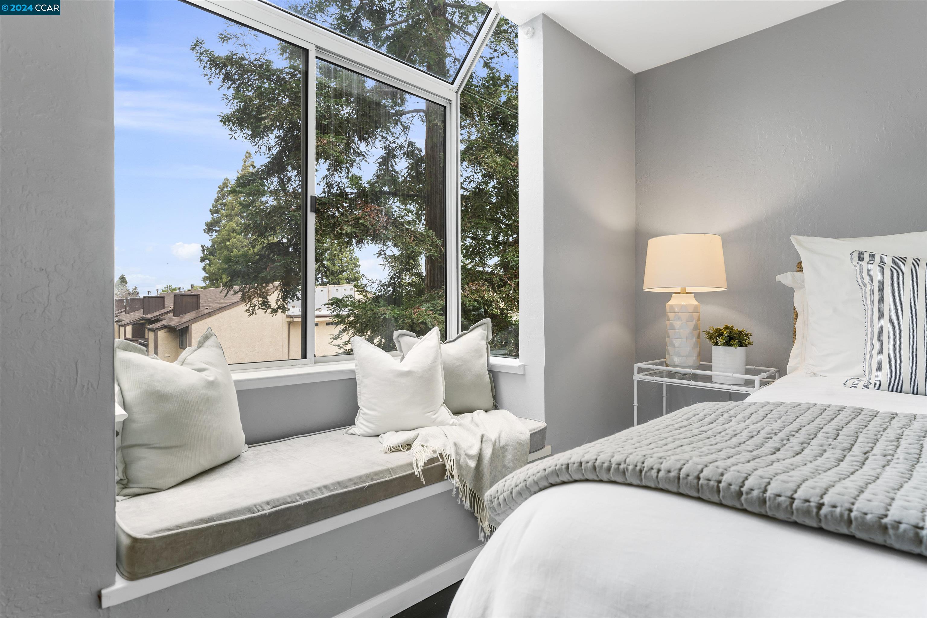 3173 Wayside Plaza # 204