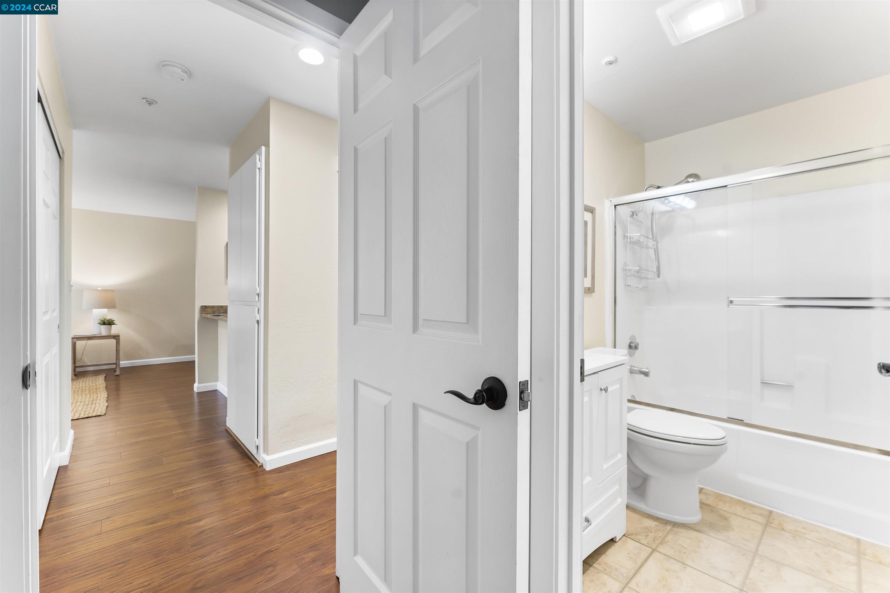 3173 Wayside Plaza # 204