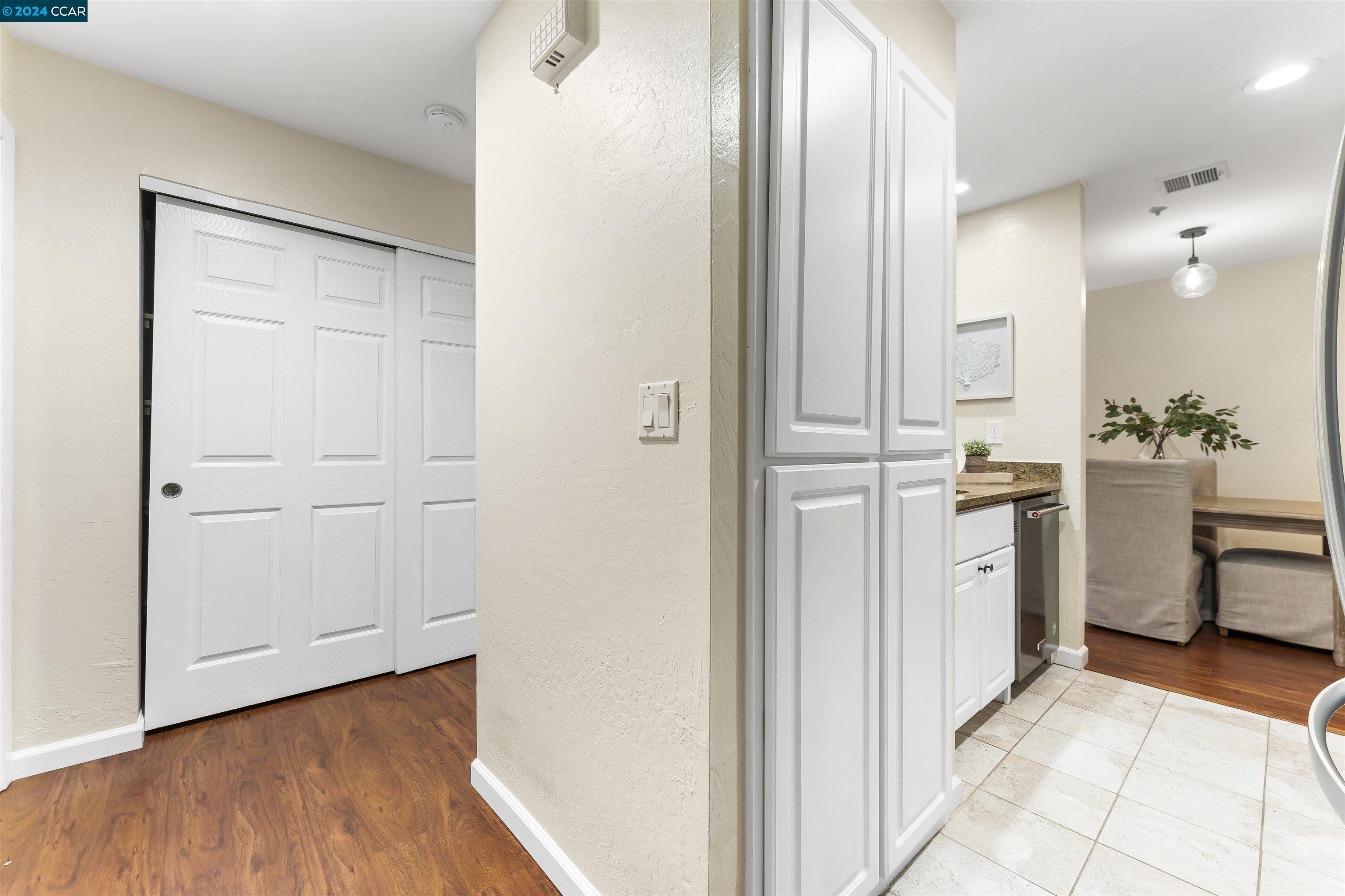 3173 Wayside Plaza # 204