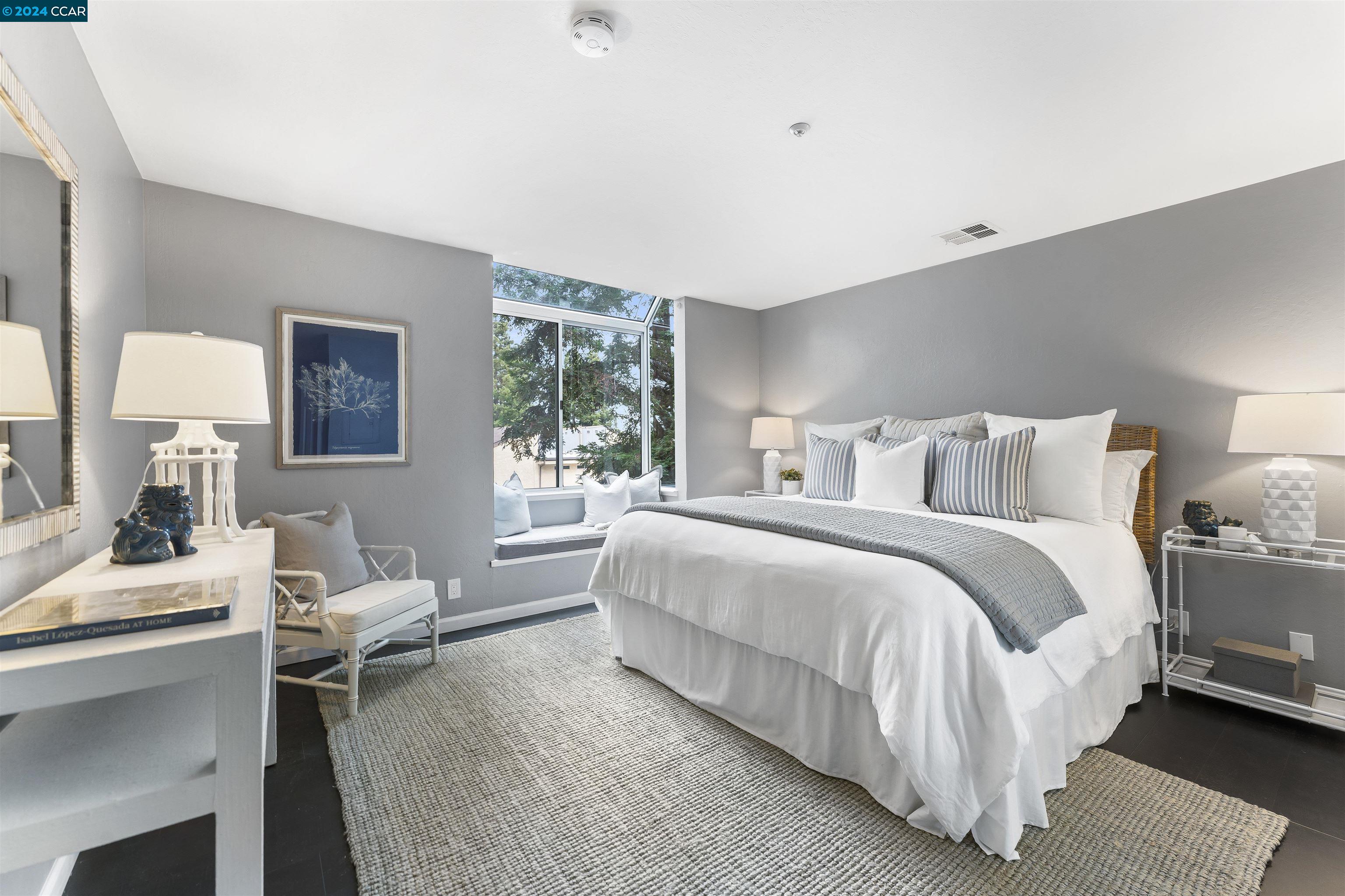 3173 Wayside Plaza # 204