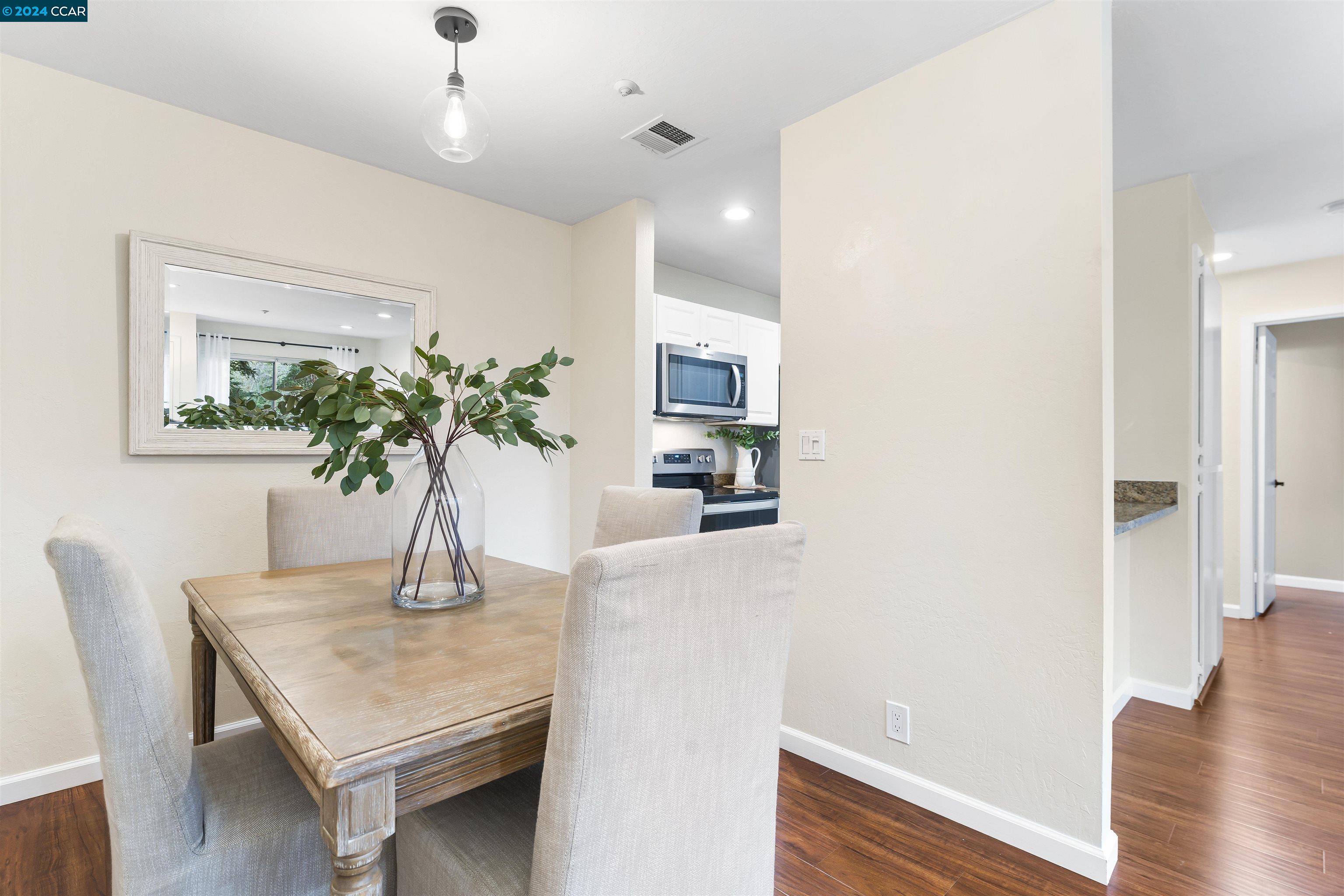 3173 Wayside Plaza # 204