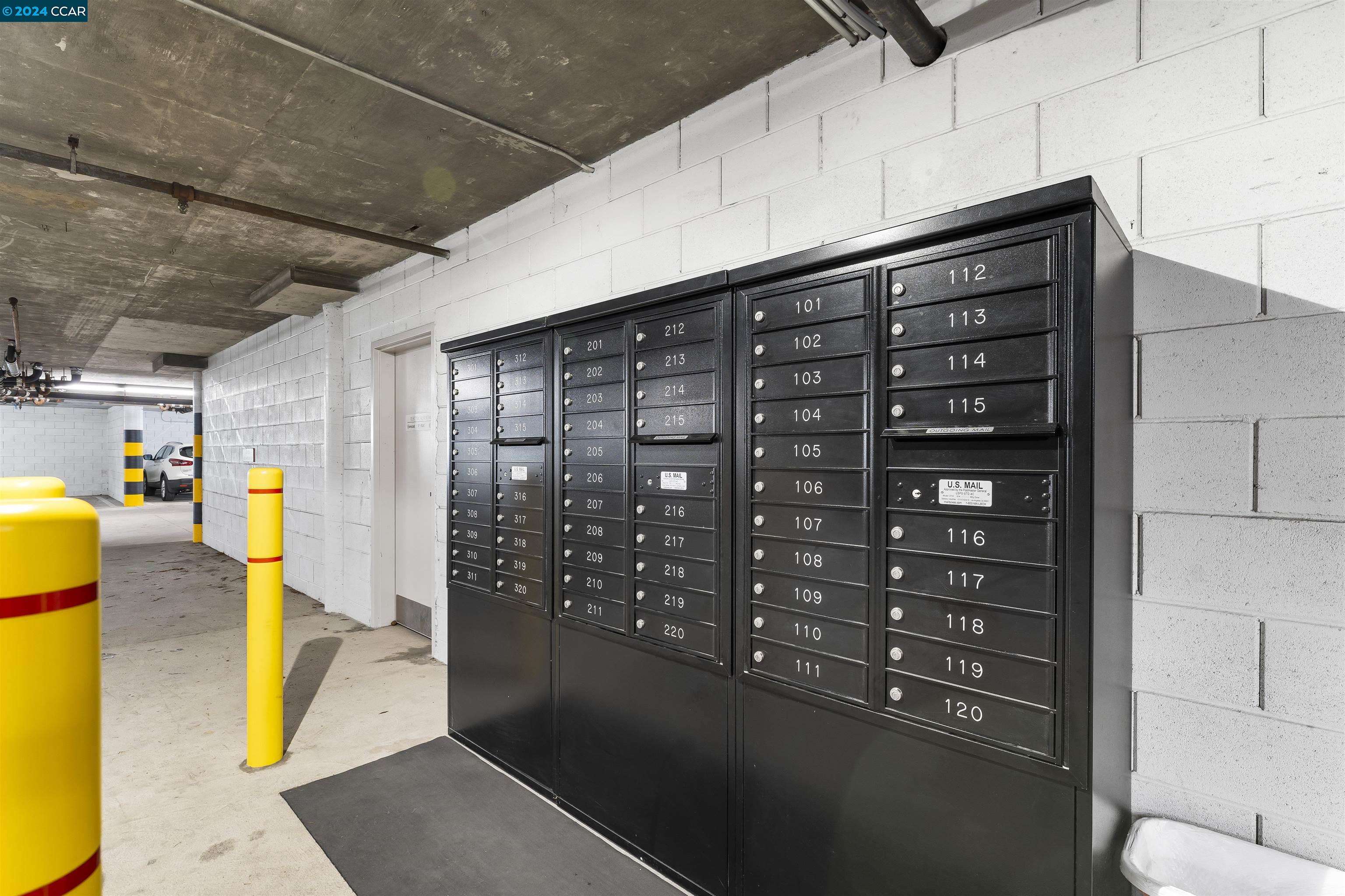 3173 Wayside Plaza # 204