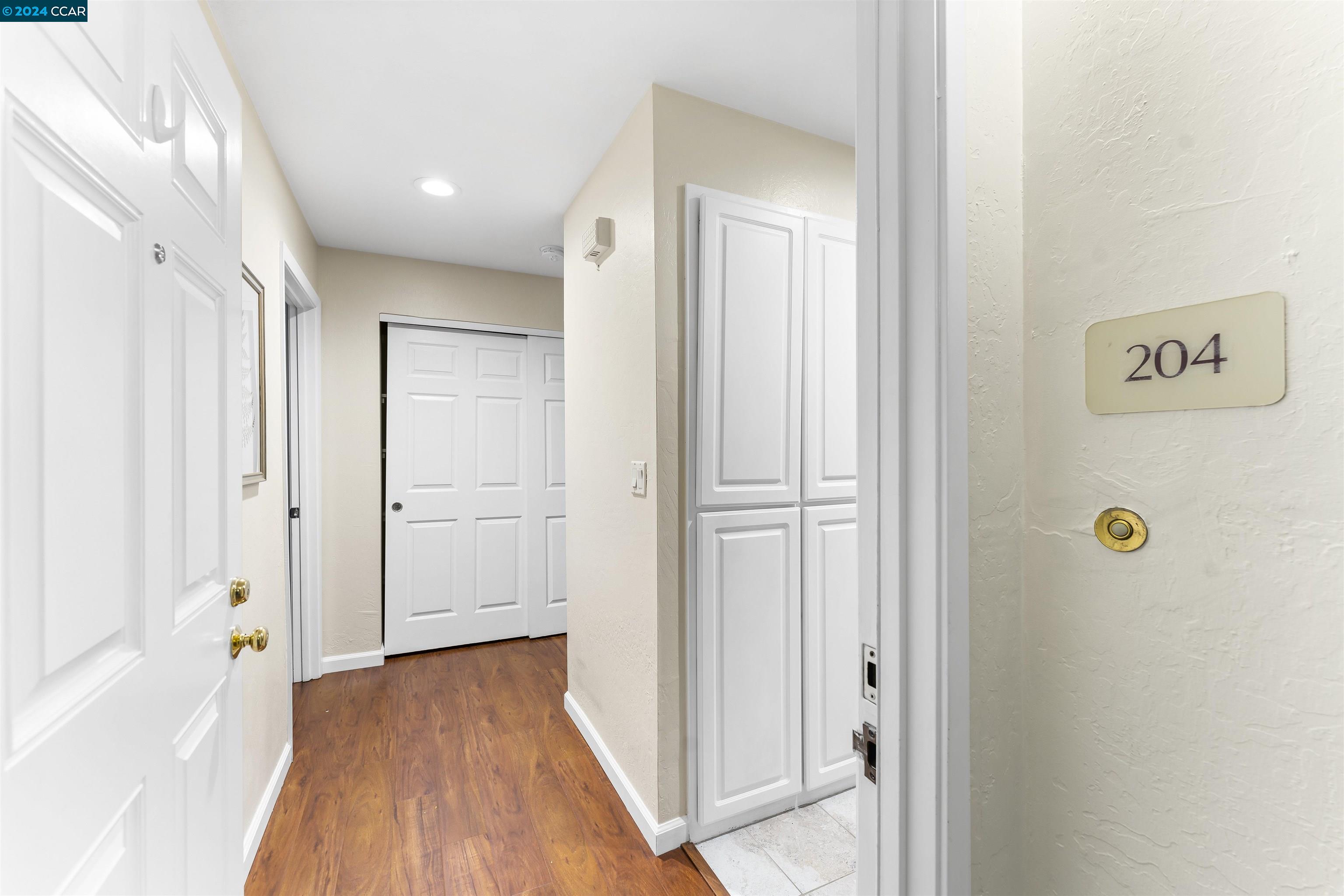 3173 Wayside Plaza # 204