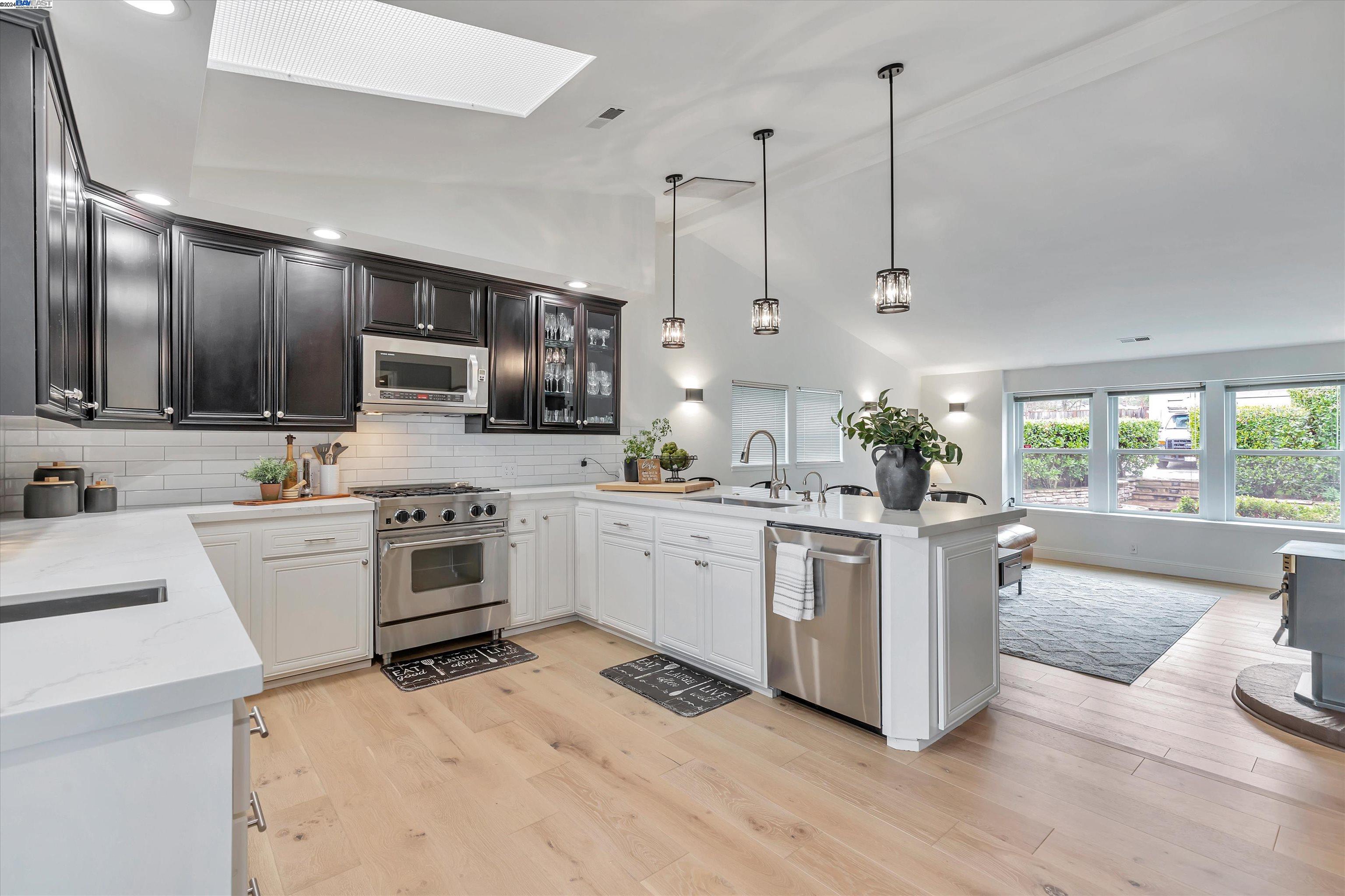 180 Lucinda Ln
